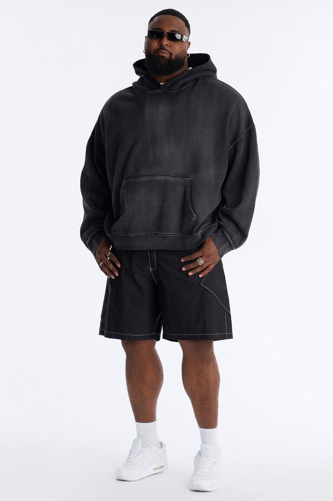 Relaxed Diamond Appeal Contrast Thread Short - Black