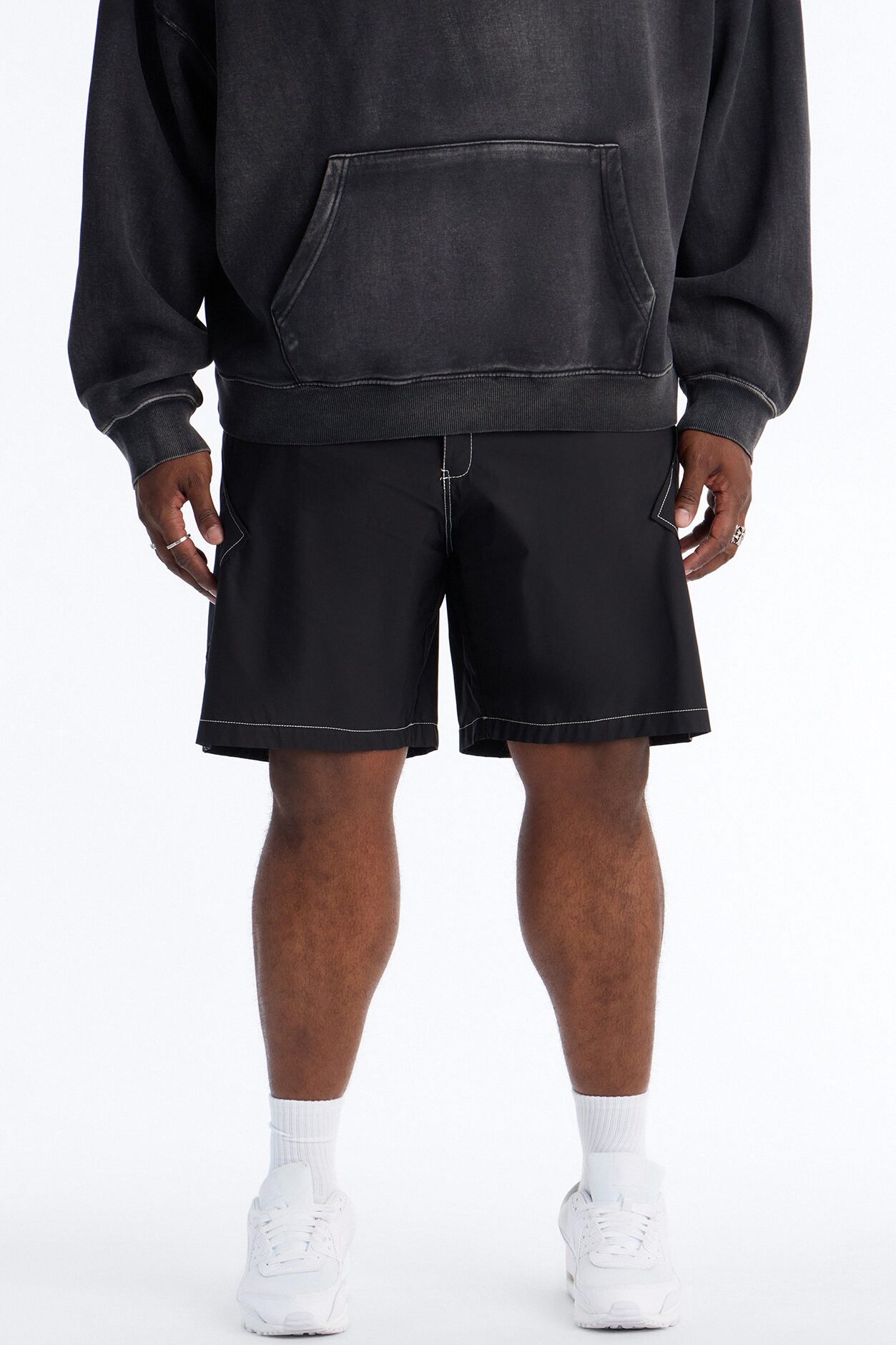 Relaxed Diamond Appeal Contrast Thread Short - Black