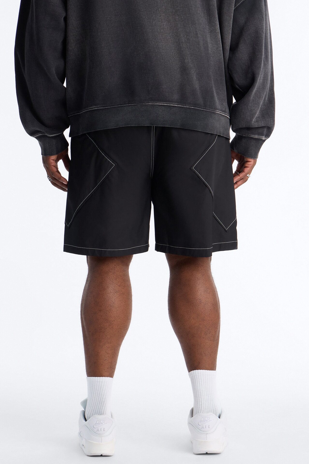 Relaxed Diamond Appeal Contrast Thread Short - Black