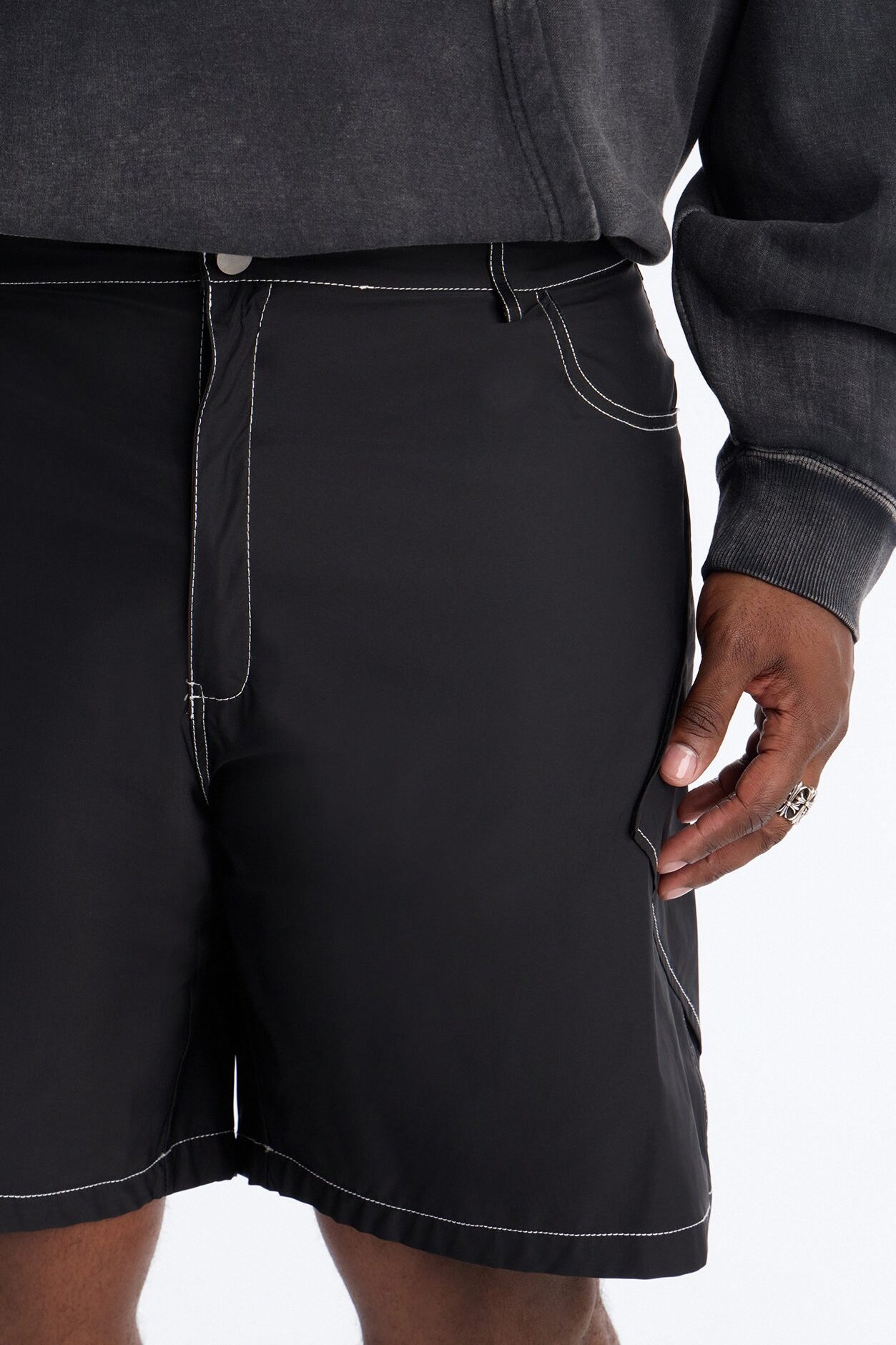 Relaxed Diamond Appeal Contrast Thread Short - Black