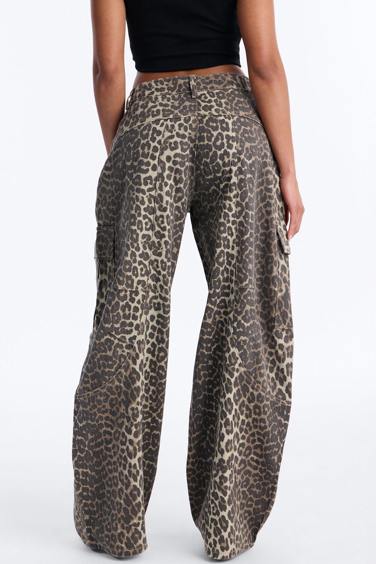 Londyn Leopard Mid Rise Cargo Barrel Leg Pant 30″ - Leopard