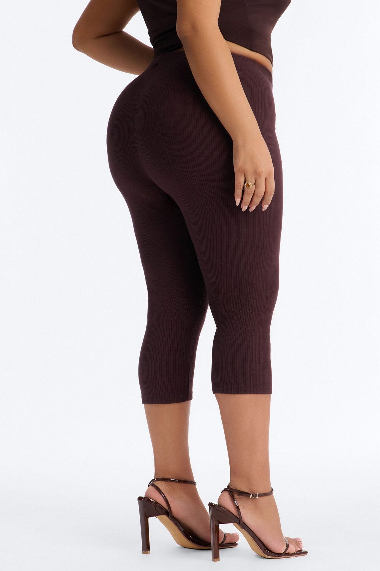 Ultra Ribbed Low Rise Capri Legging - Chocolate