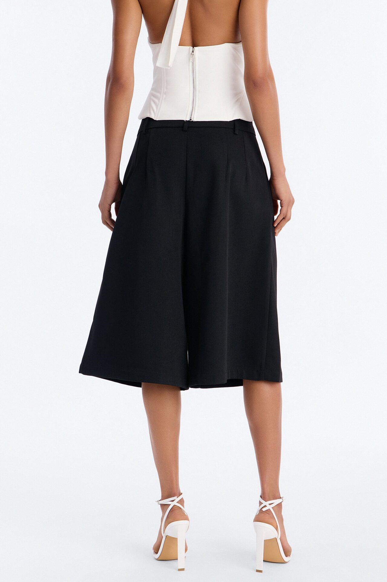 IT Girl Low Rise Bermuda Short - Black