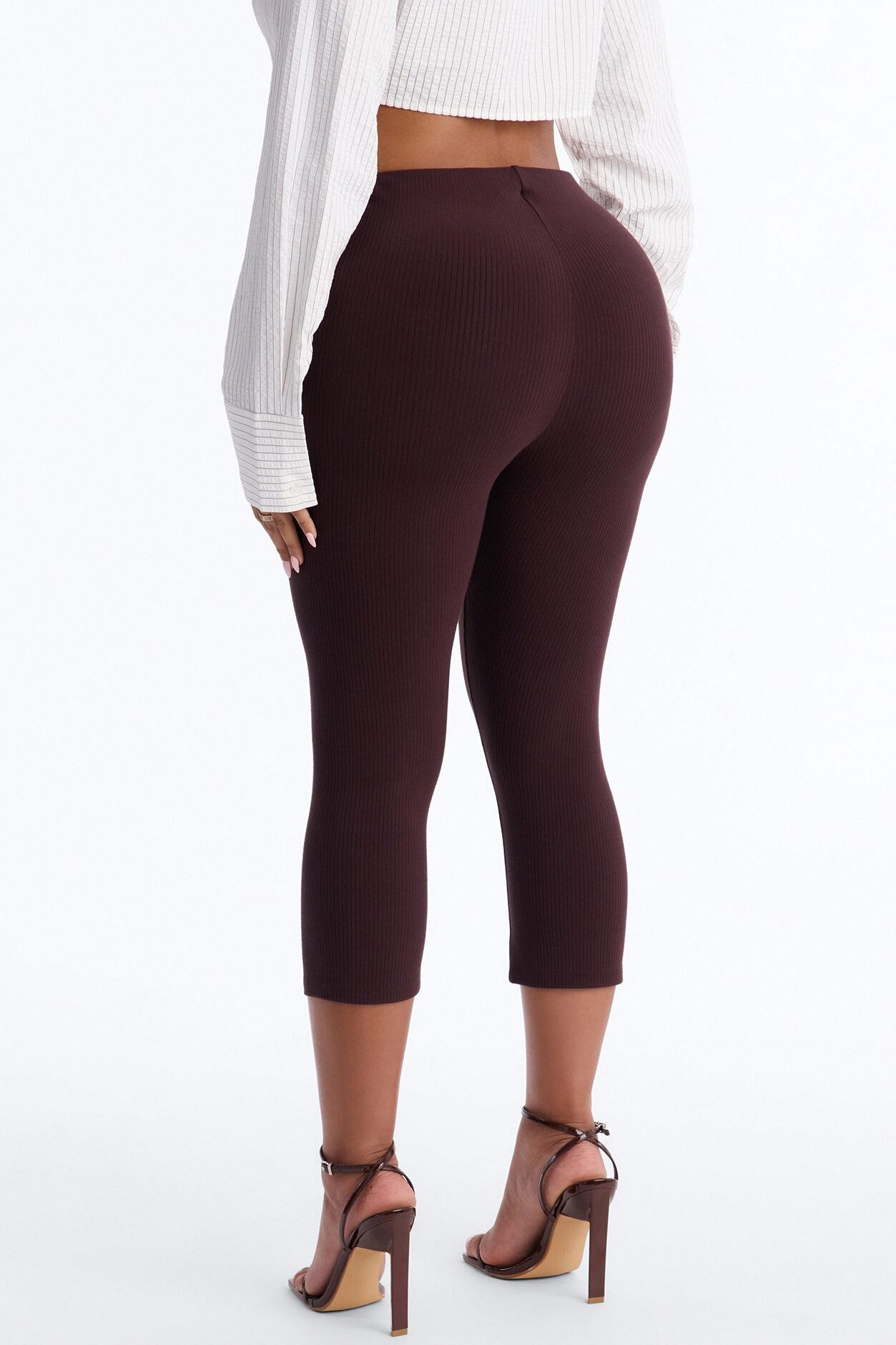 Ultra Ribbed Low Rise Capri Legging - Chocolate