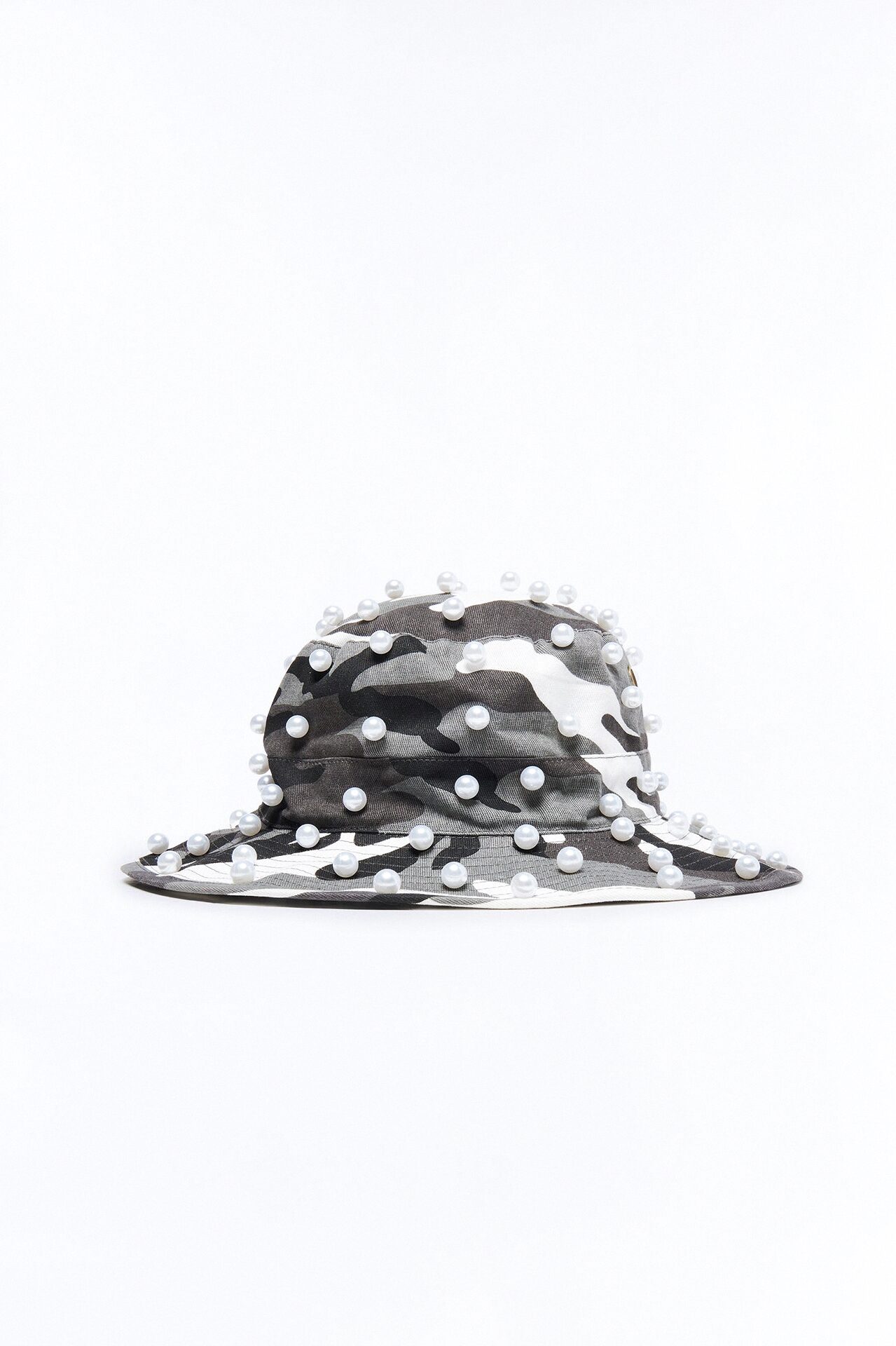 Camo Pearled Bucket Hat - Black/White