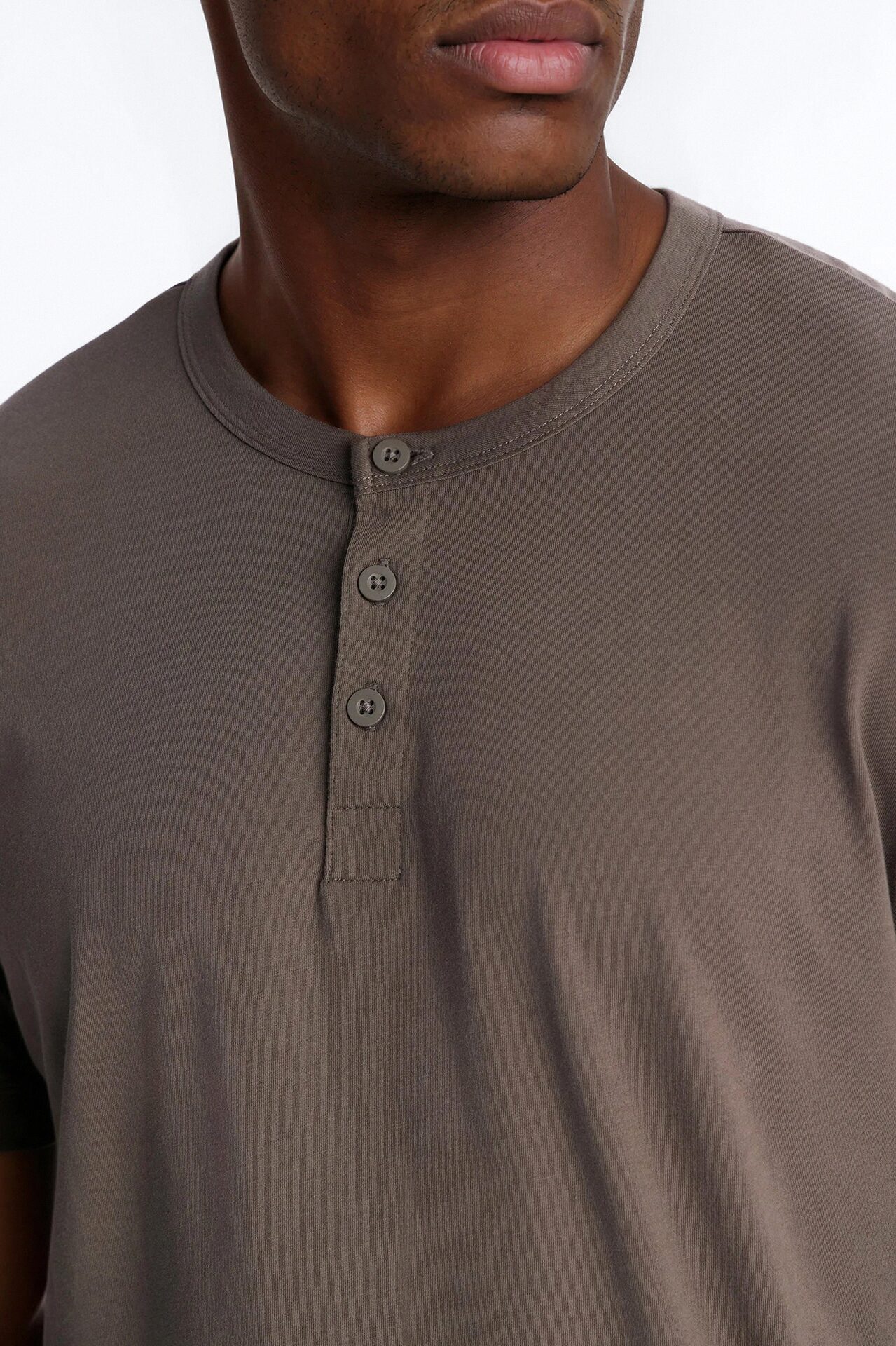 Your Everyday Classic Henley - Olive