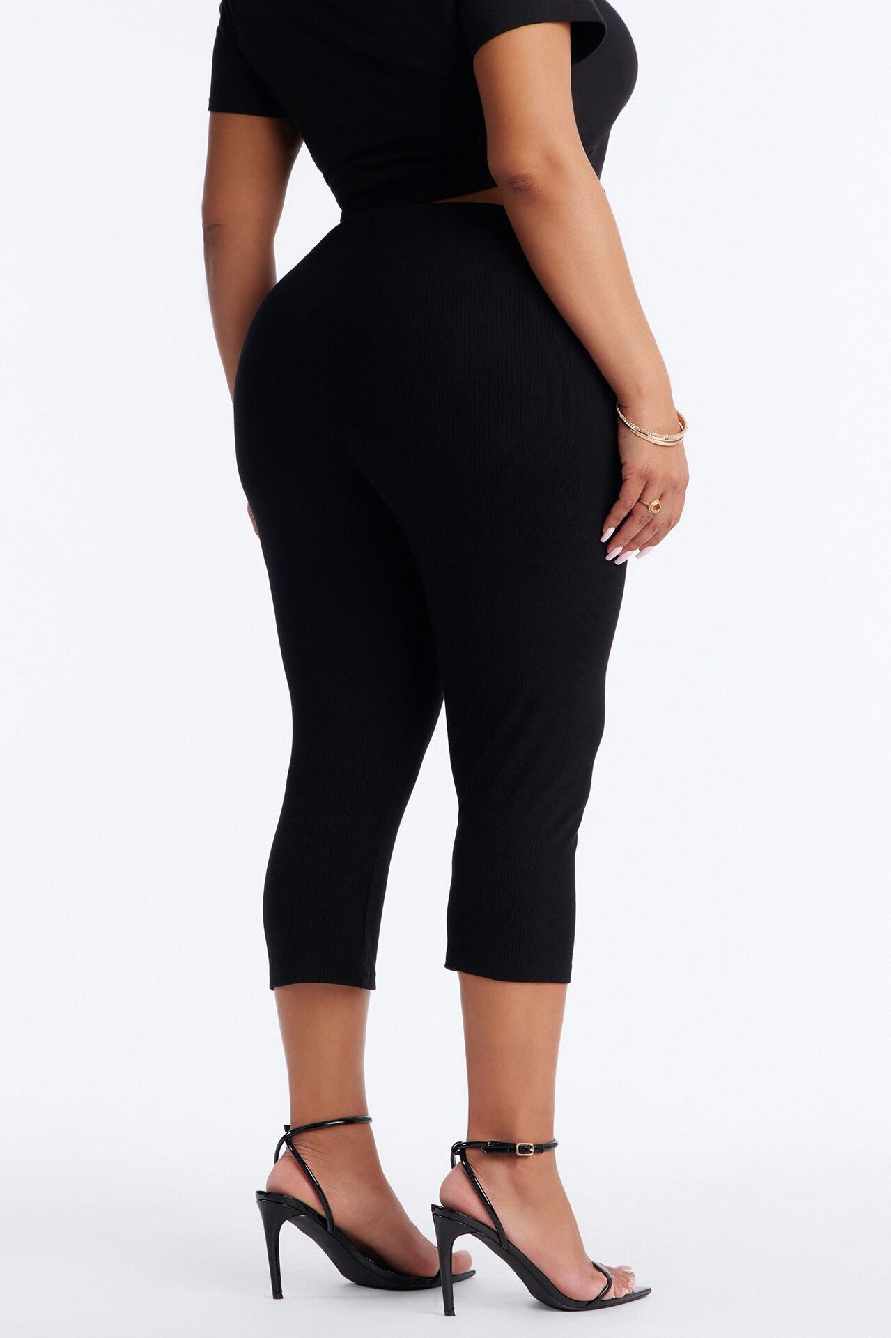 Ultra Ribbed Low Rise Capri Legging - Black
