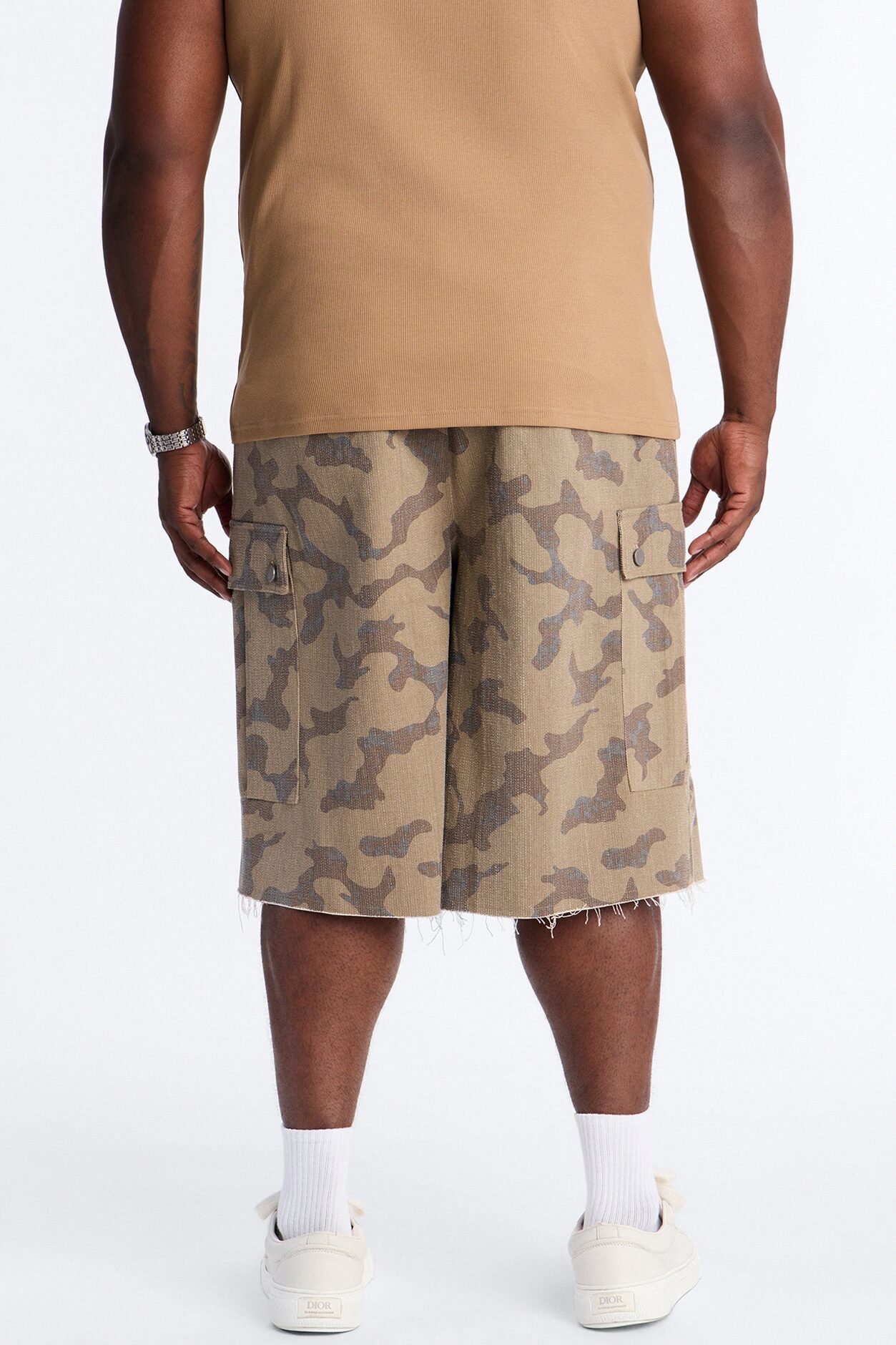 Baggy Subtle Distressed Short - Brown