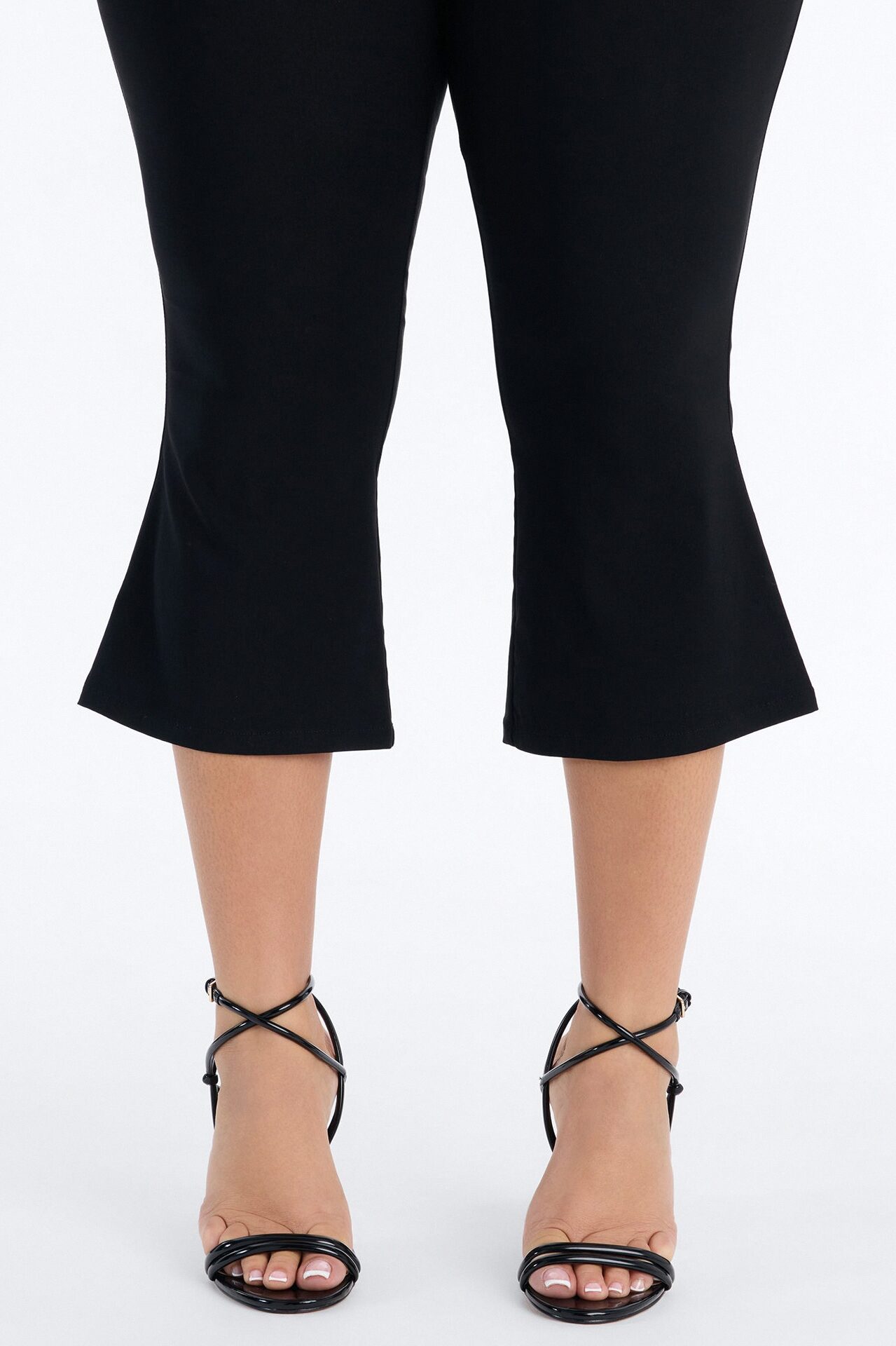 Lenora Capri Mid Rise Pant - Black