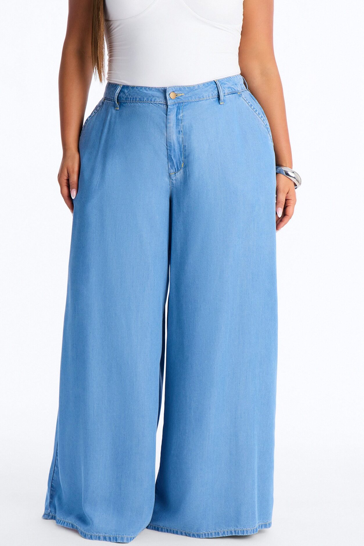 High Tempo Chambray Super Low Rise Pant 32″ - Light Wash