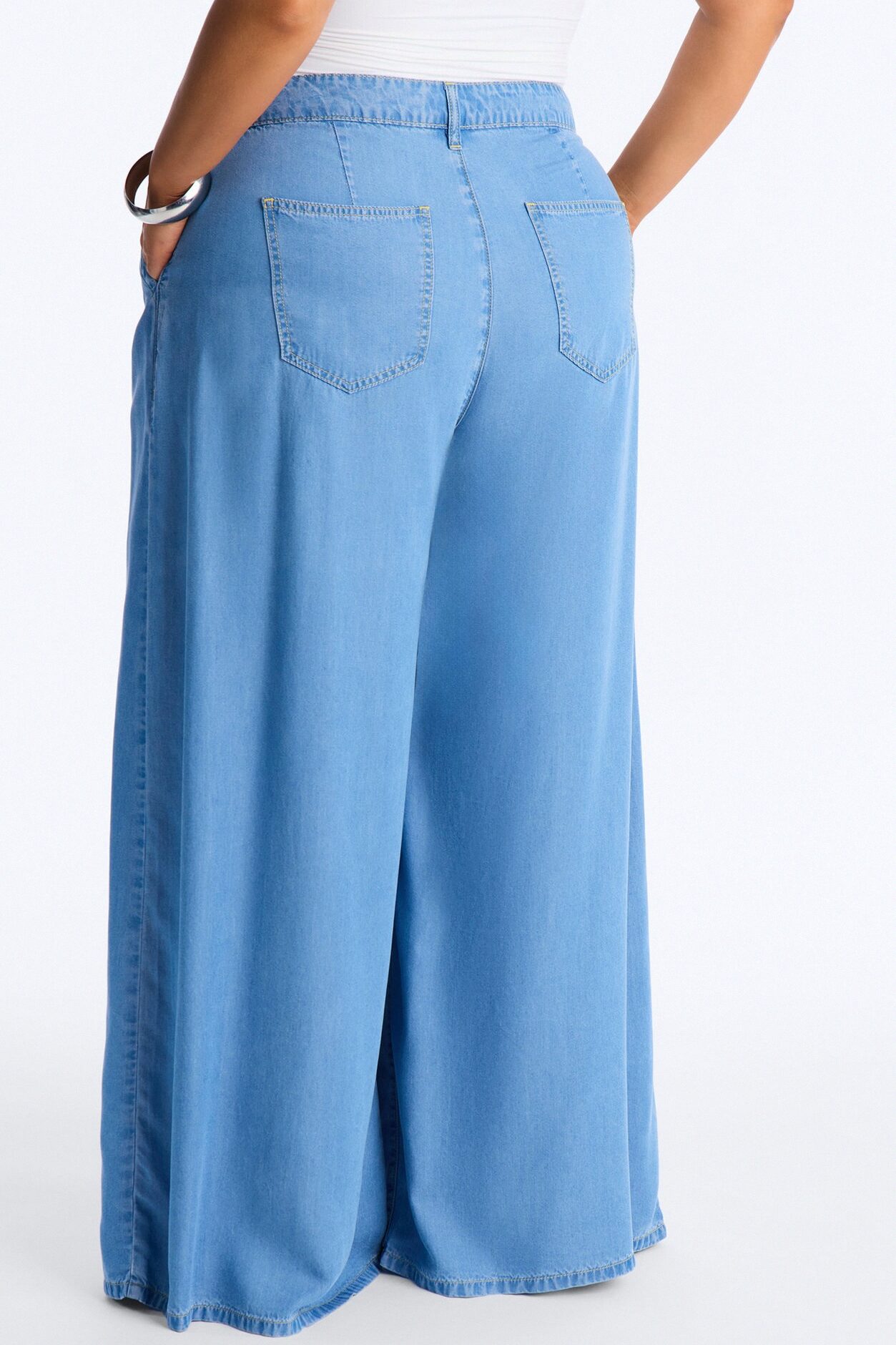 High Tempo Chambray Super Low Rise Pant 32″ - Light Wash