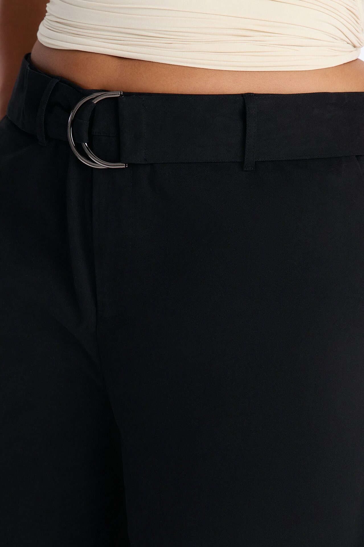 Charity Mid Rise Culotte Barrel Leg Pant - Black
