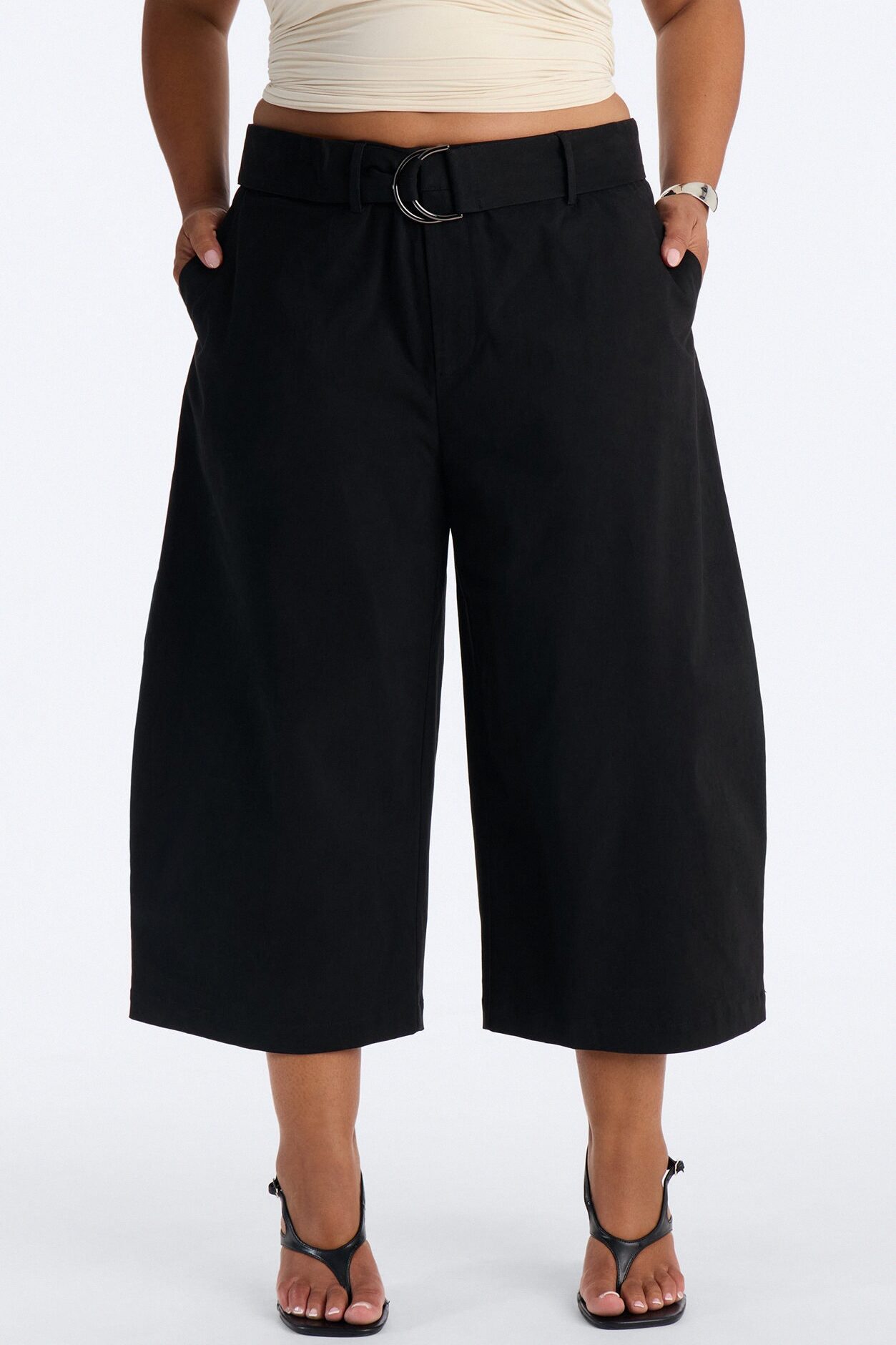 Charity Mid Rise Culotte Barrel Leg Pant - Black
