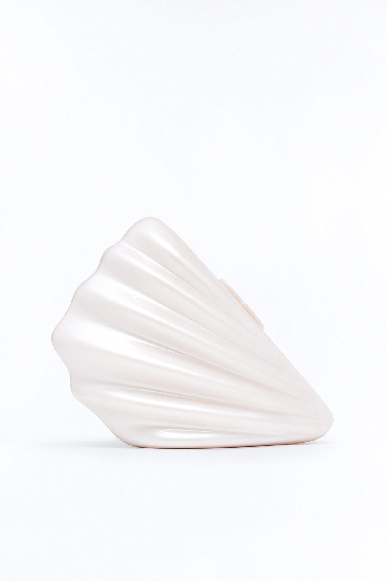Vacation Treasures Seashell Clutch - Ivory