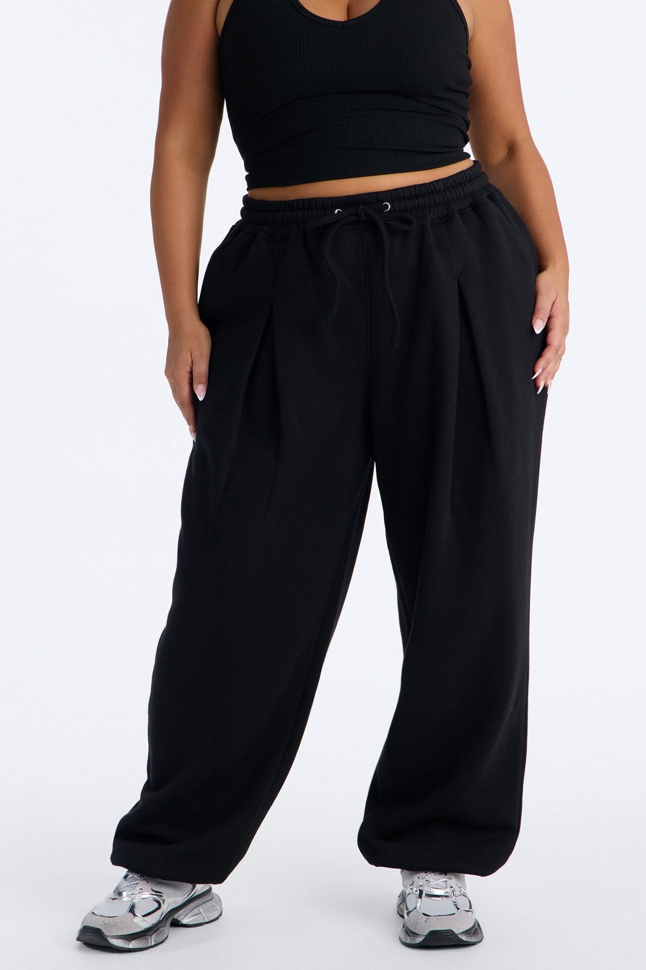 Mia Pleated Fleece Jogger Pants - Black