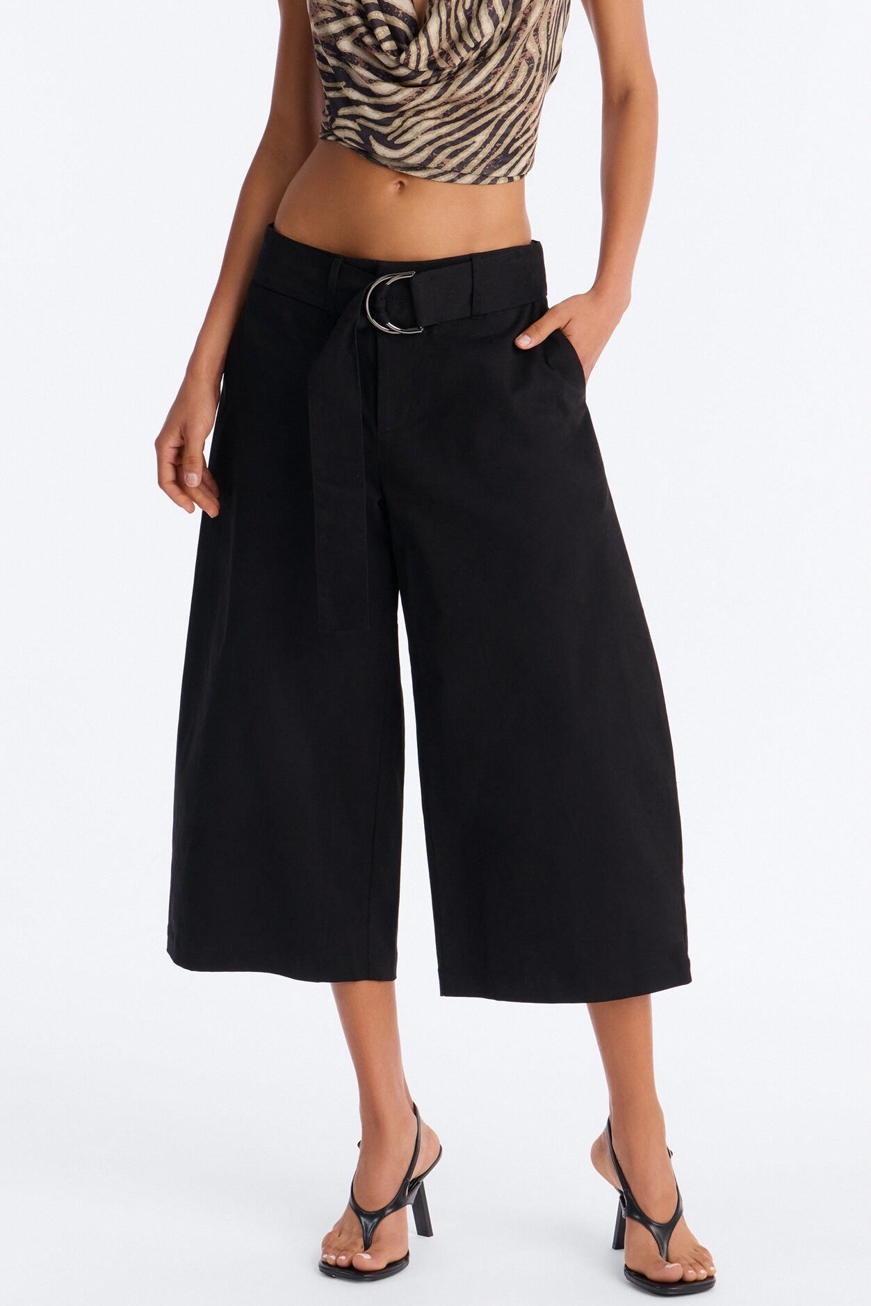 Charity Mid Rise Culotte Barrel Leg Pant - Black