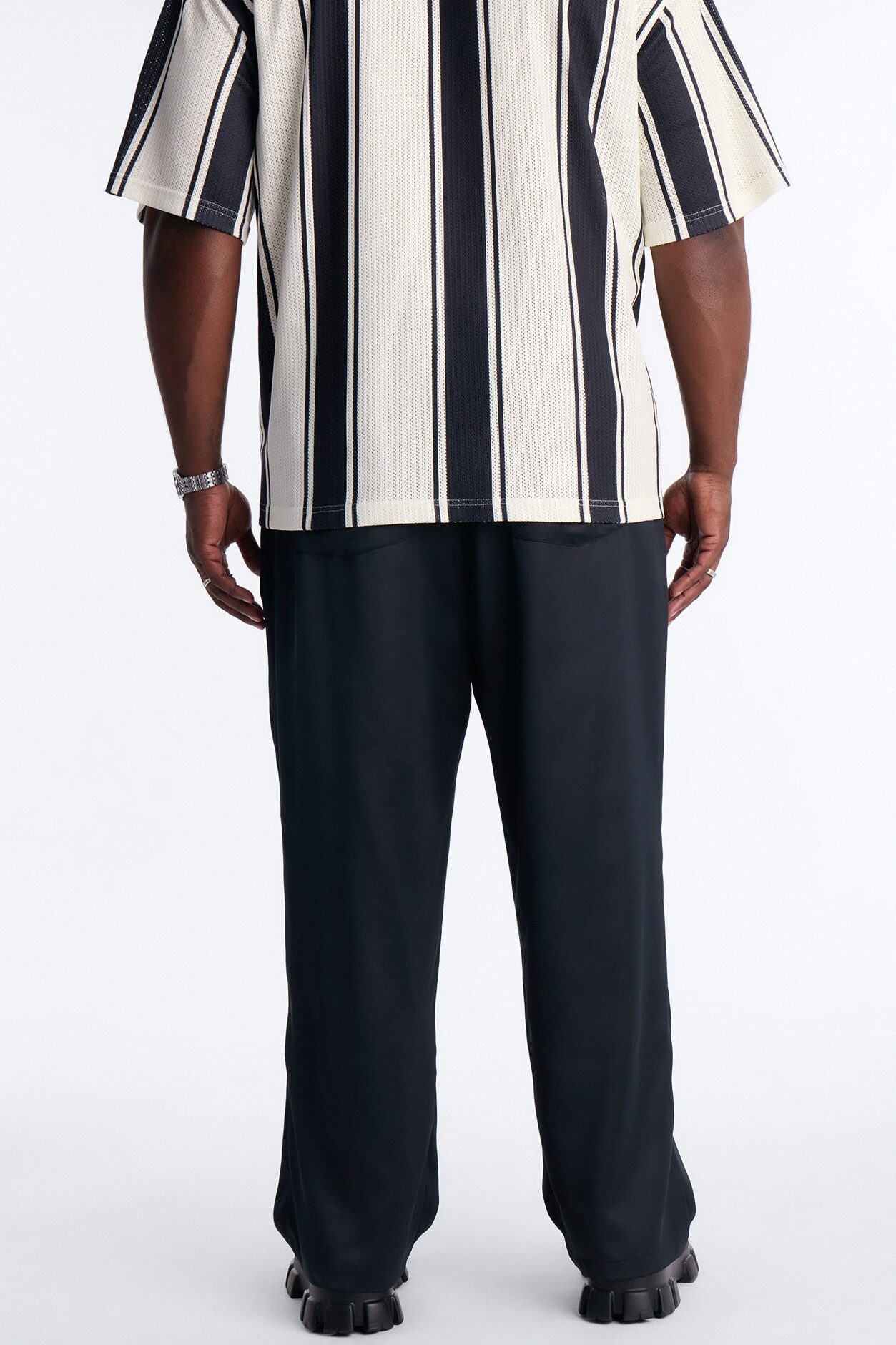 Relaxed Liquid Shadow Pleated Trouser - Black