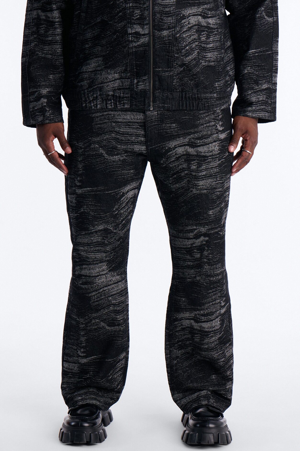 Straight Flare Jacquard Waves Jean - Black Wash
