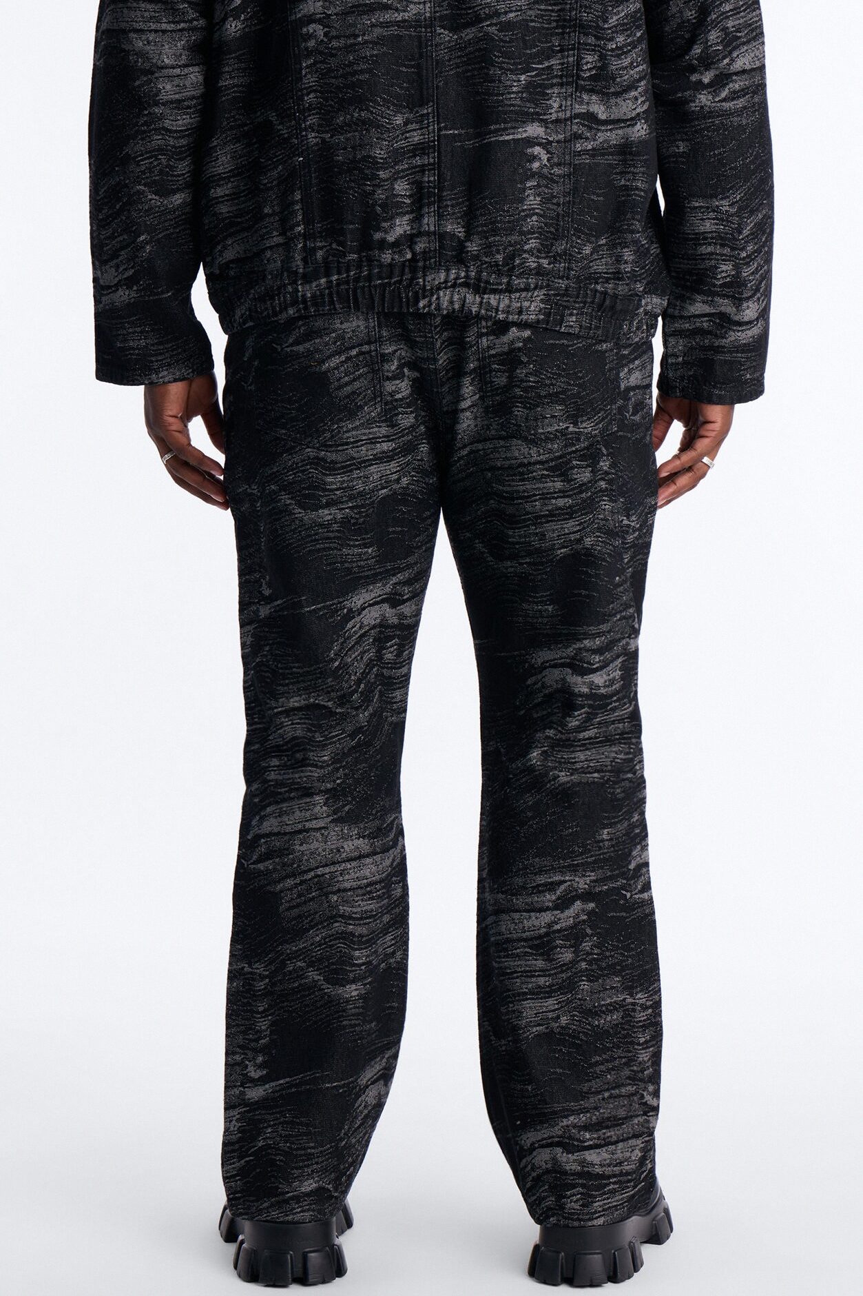 Straight Flare Jacquard Waves Jean - Black Wash