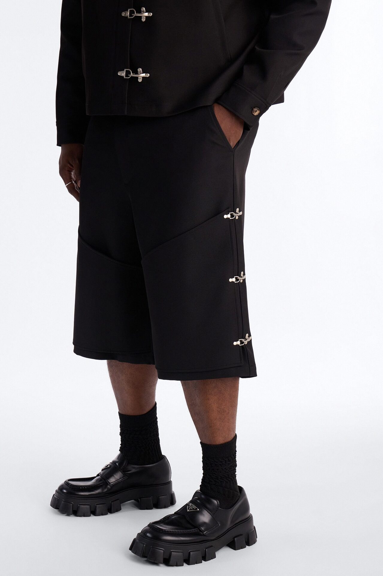Baggy Vie Clasp Short - Black