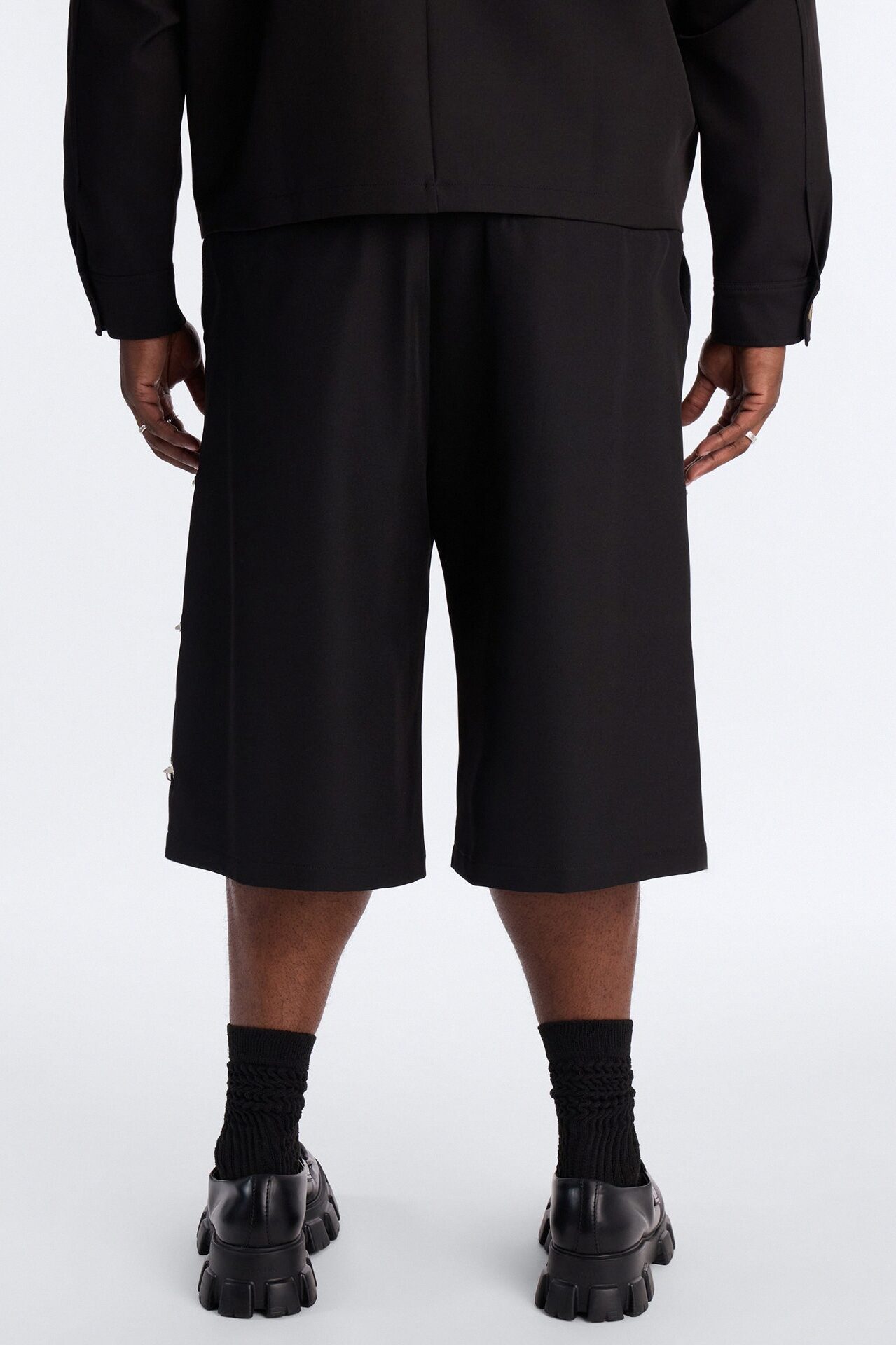 Baggy Vie Clasp Short - Black