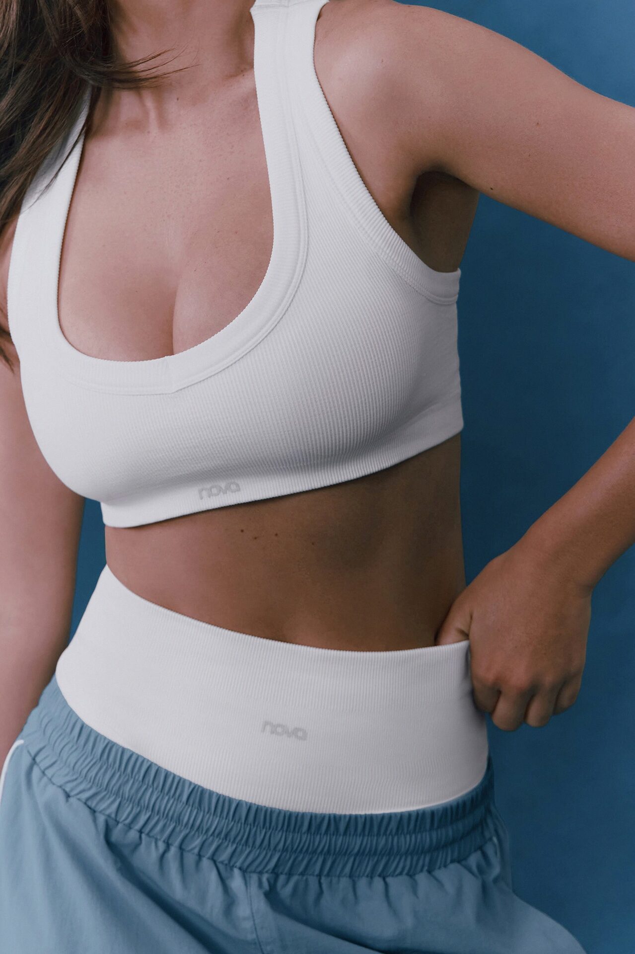 SeamlessLift™ Soft V-Front Racerback Sports Bra - Bright White