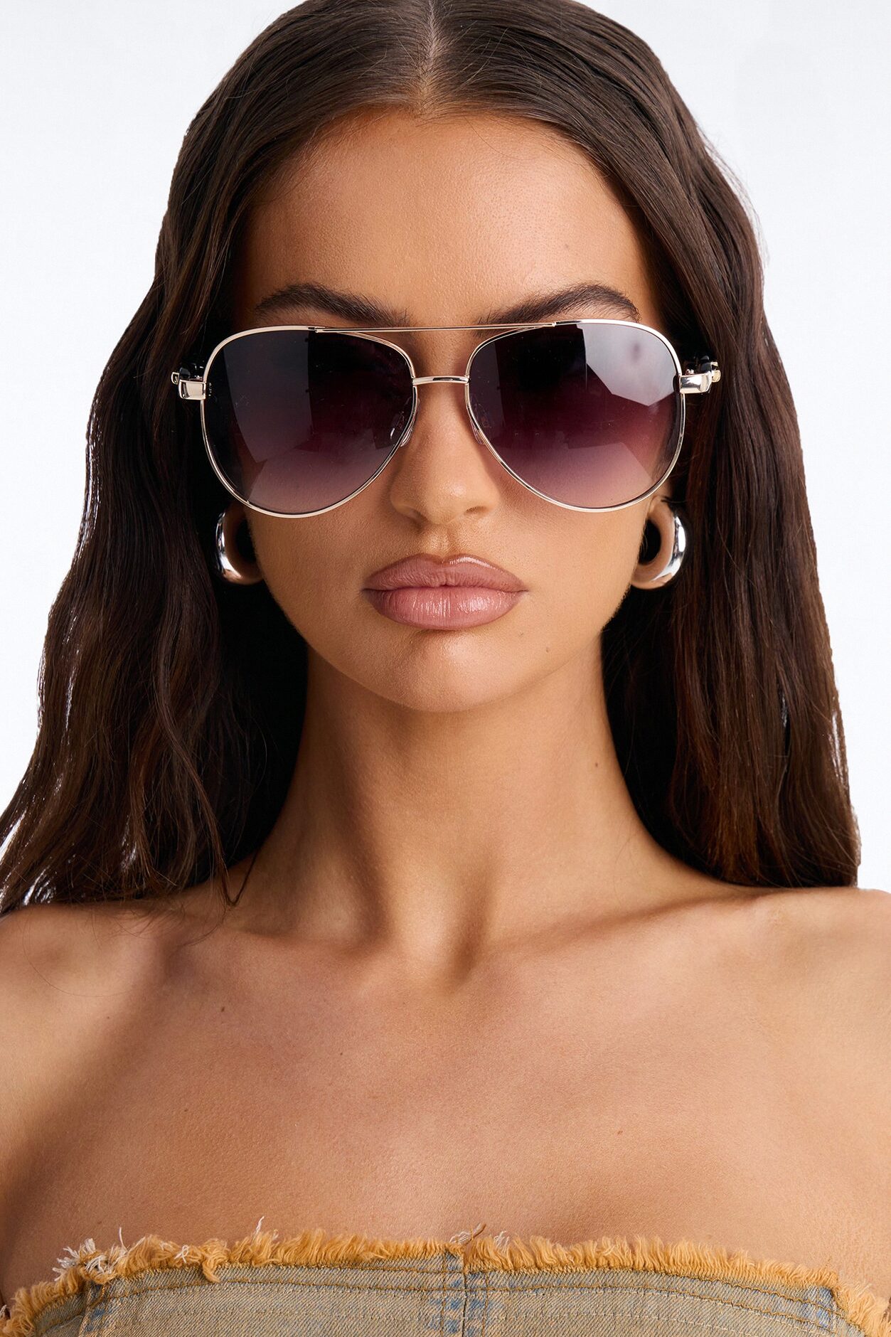 Courtyard Cutie Sunglasses - Black/Gold