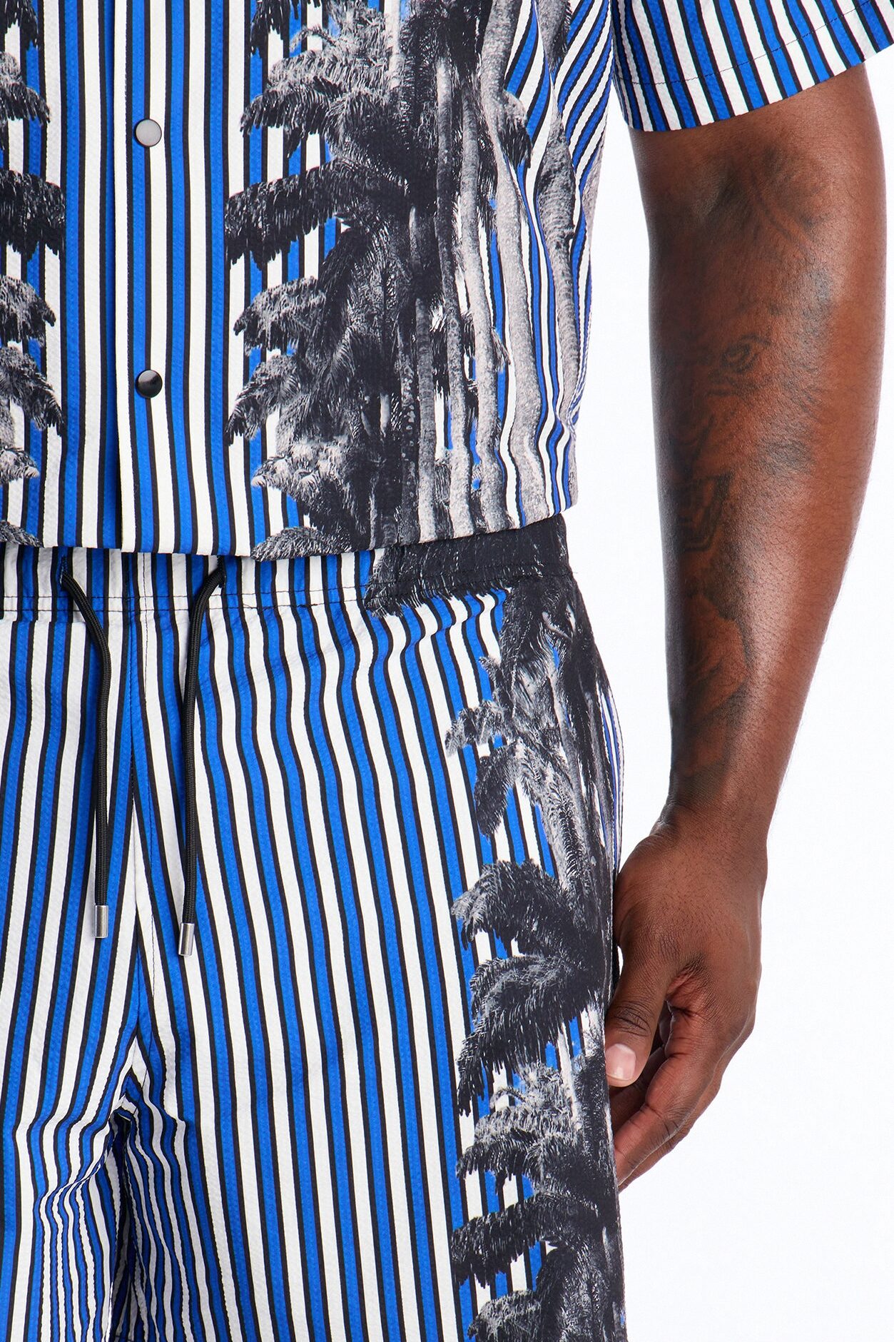 Palm Haven Striped Seersucker Swim Trunk 6″ - Blue
