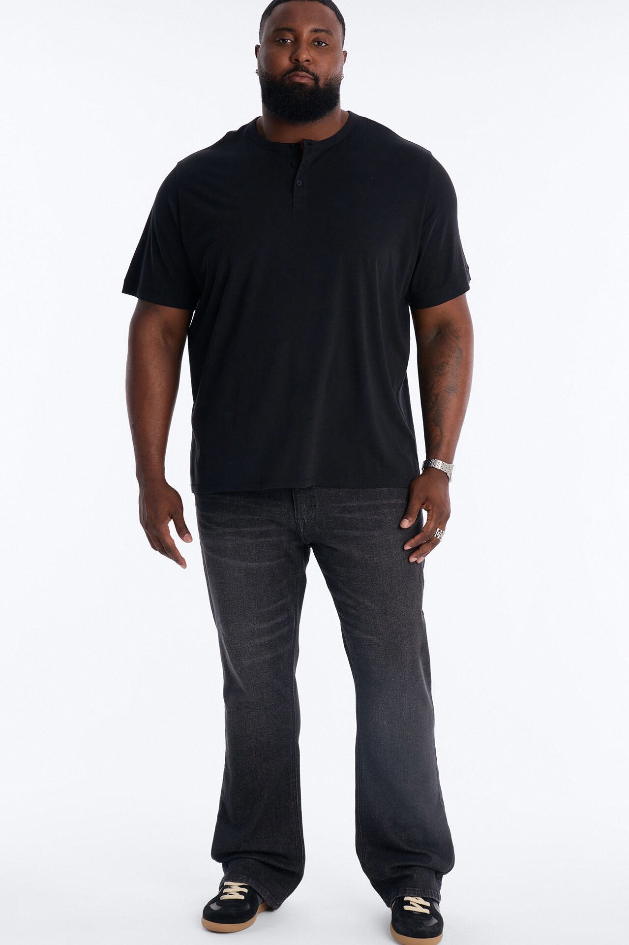 Your Everyday Classic Henley - Black