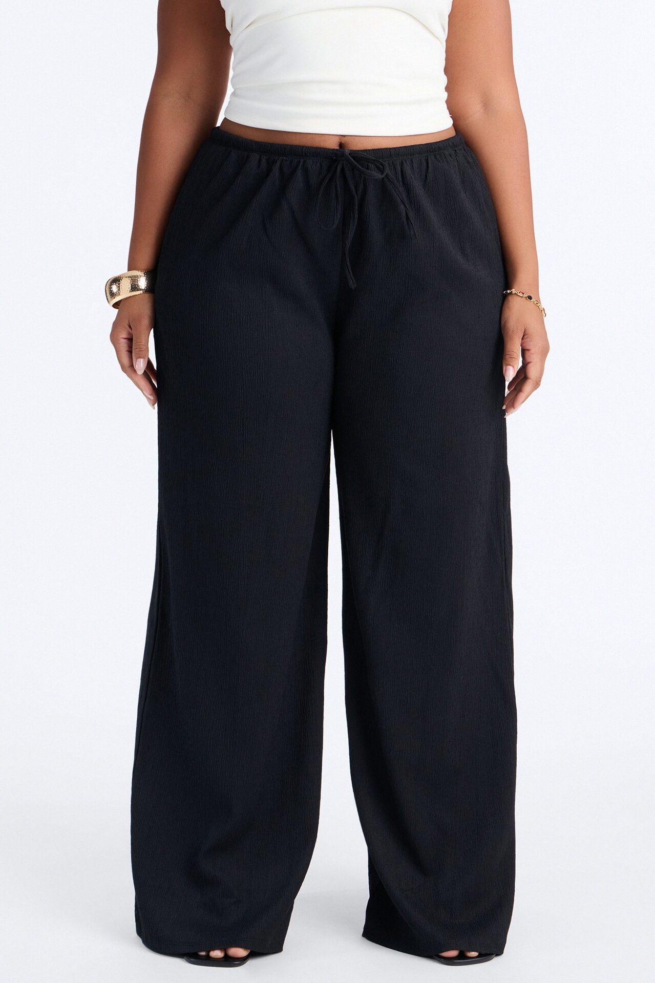 Sadie Low Rise Textured Wide Leg Pant 33″ - Black