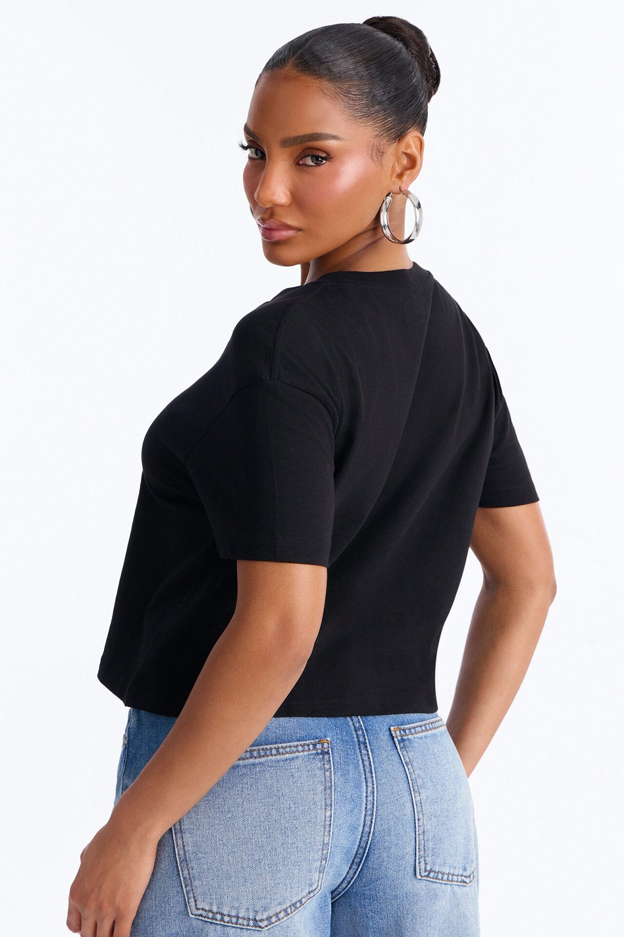 Simple And Modern Cropped Tee - Black