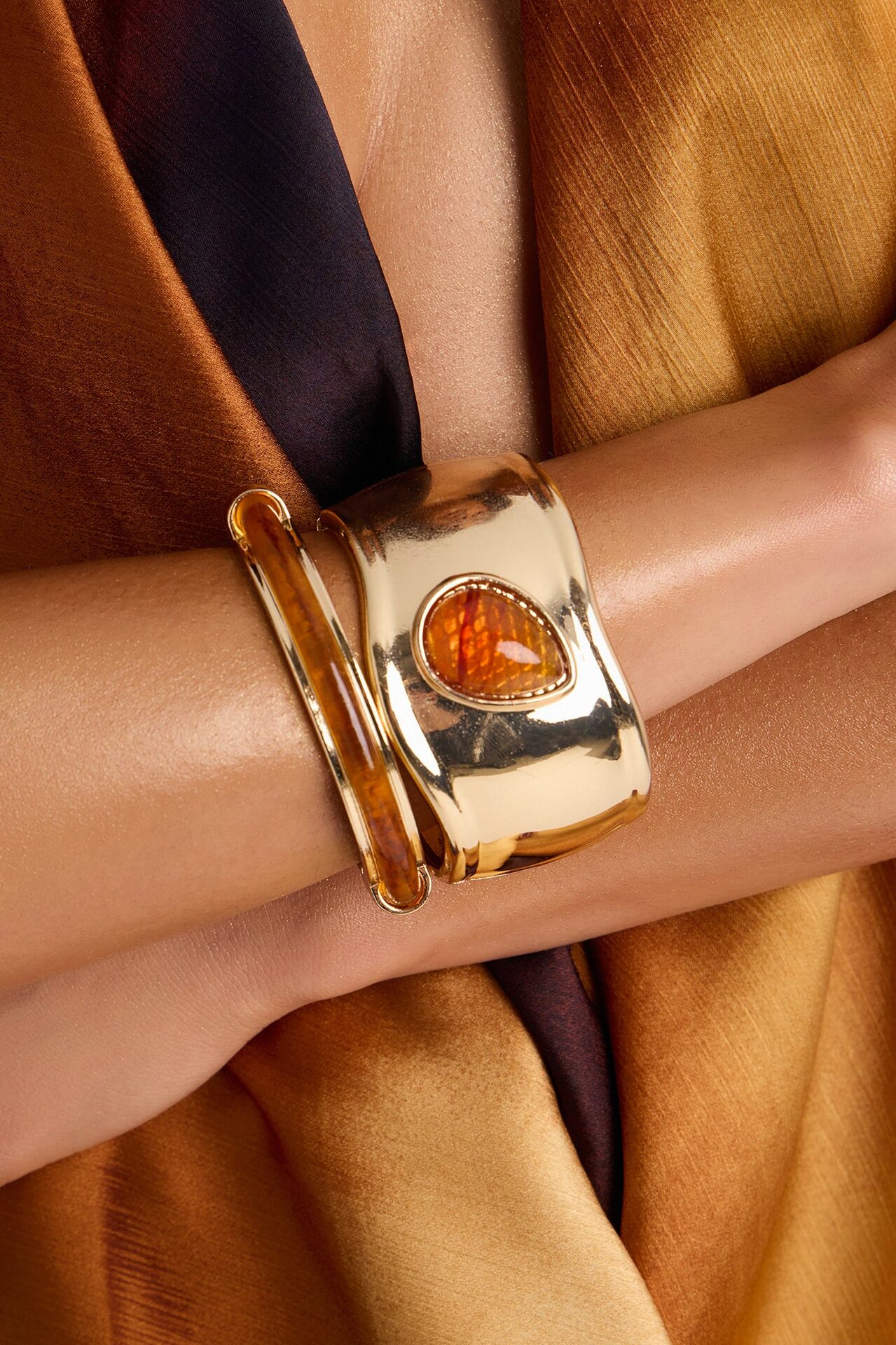 Interlocked Lust 2 Piece Bracelet Set - Gold/Brown