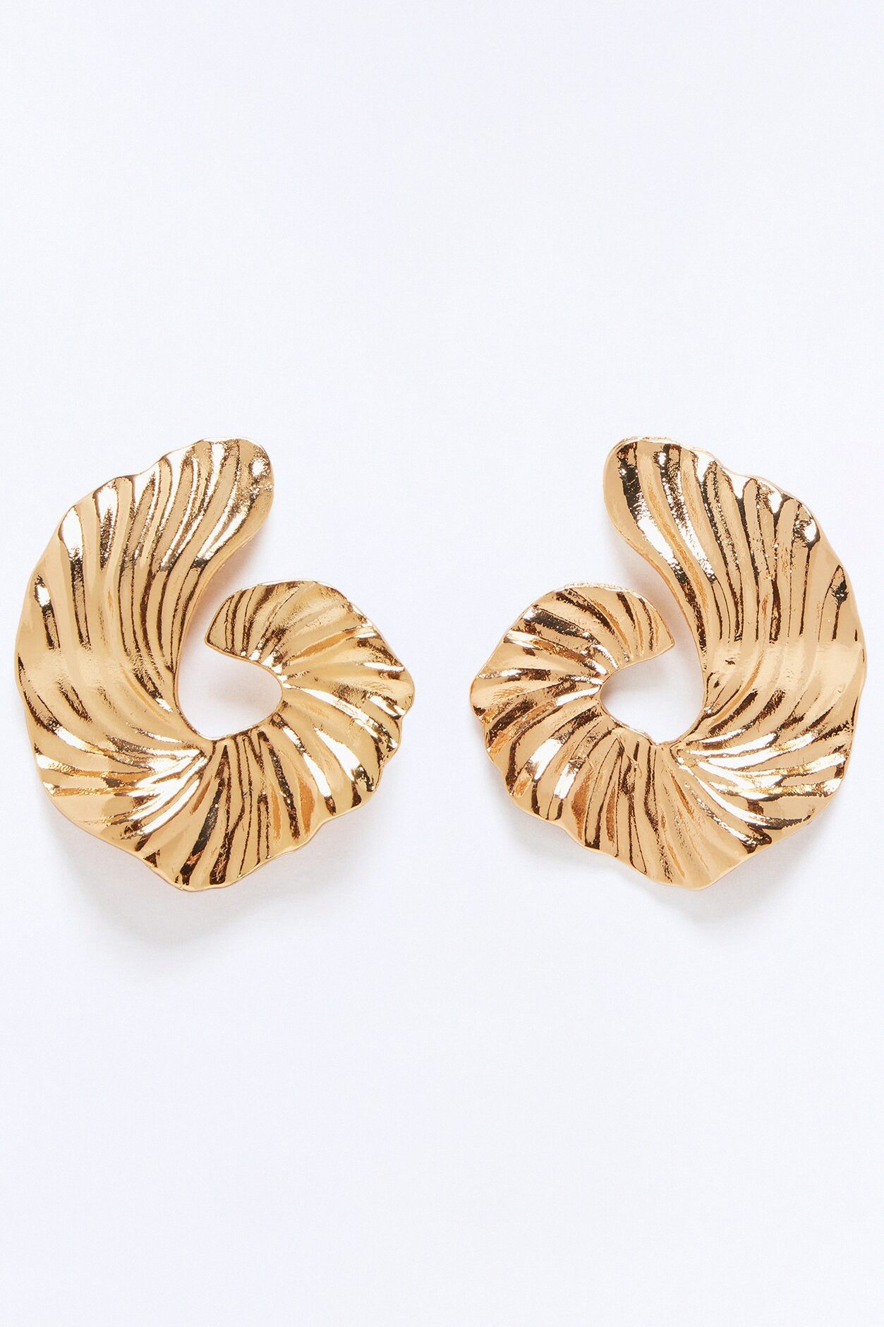 Waves And Wind Earrings - Gold