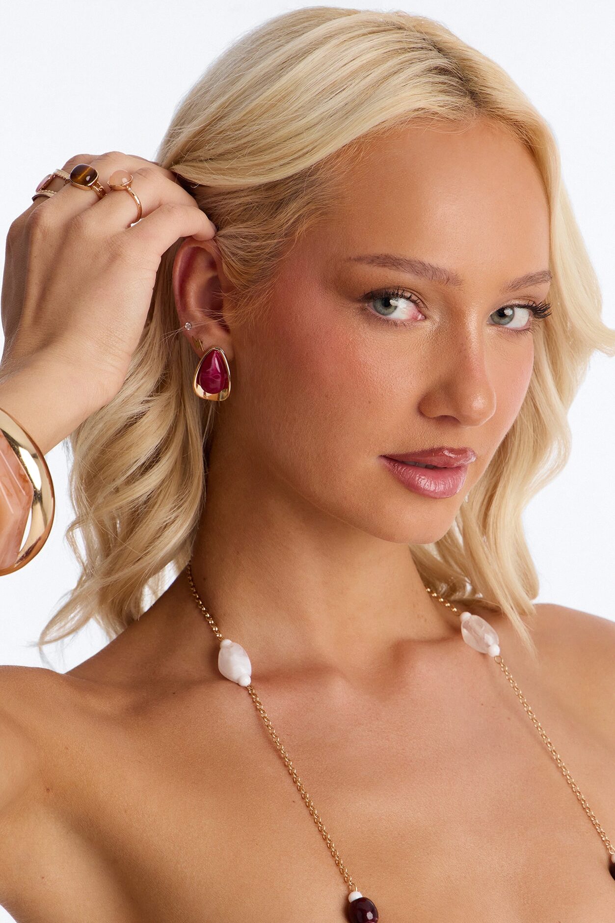 Boho Coast Getaway Earrings - Gold/Red