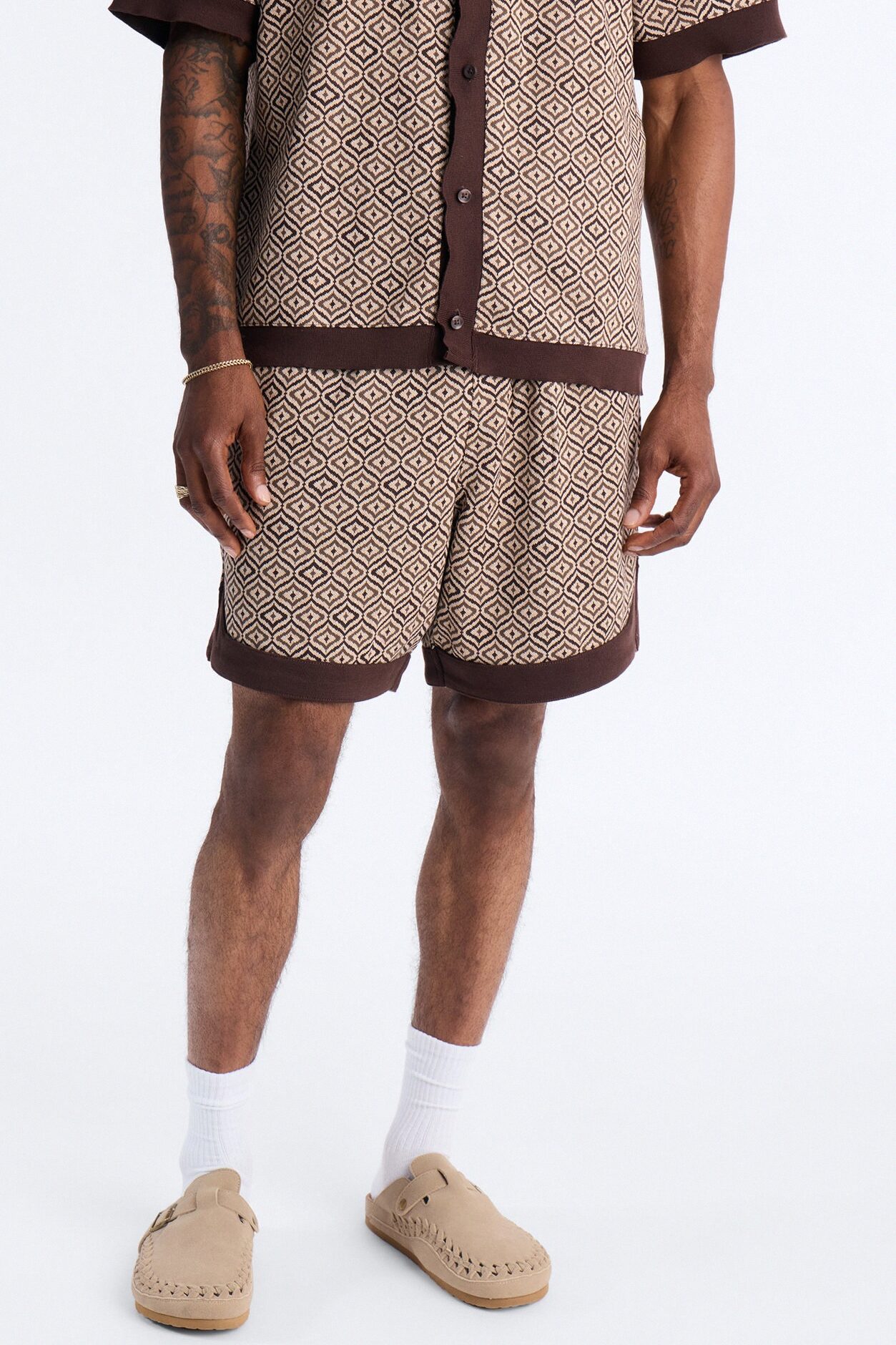 Relaxed Geometric Jewel Jacquard Short - Brown