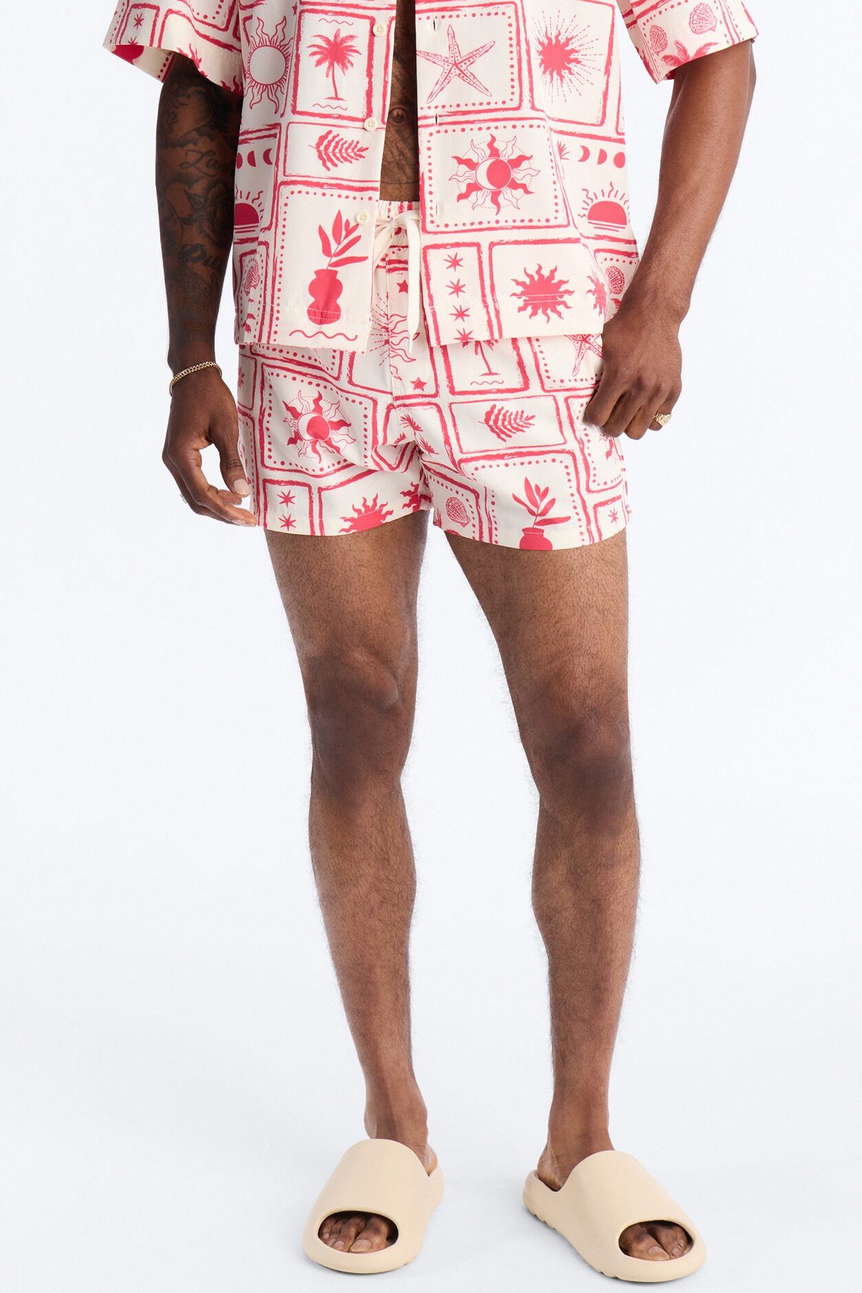 Vacation Motif Swim Trunk 4″ - Red
