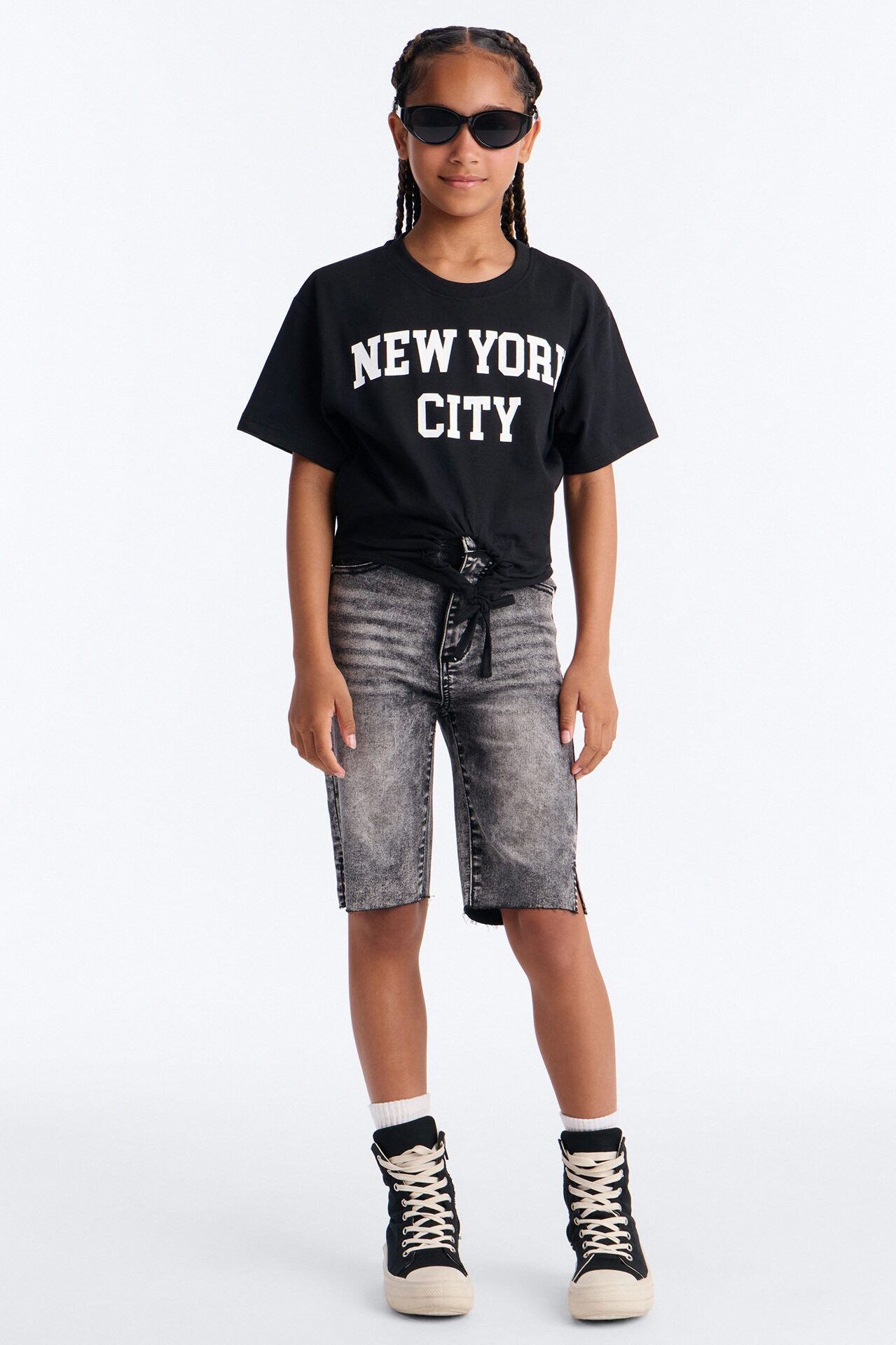 Mini New York City Key Hole Cropped Tee - Black