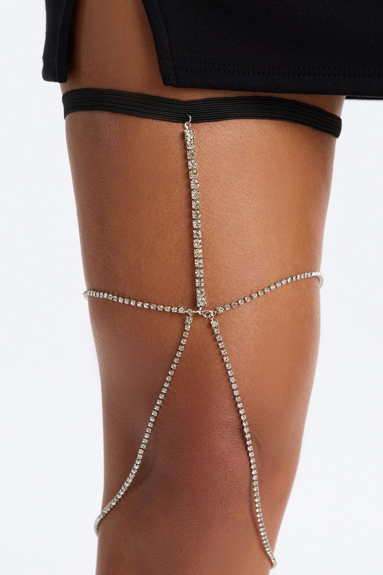 Show Stopping Rhinestone Thigh Chain - Silver