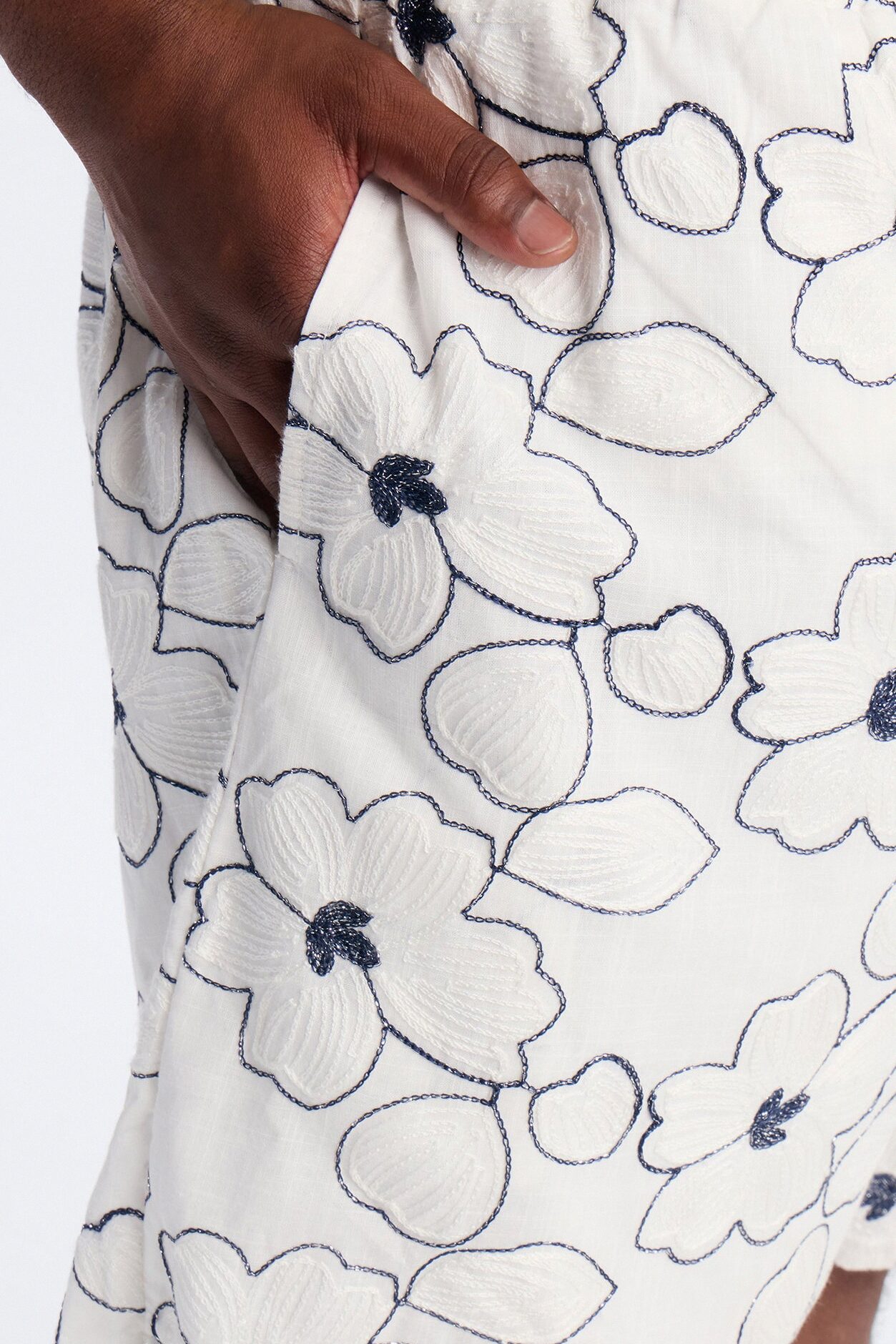 Relaxed Sand Blossom Short - White/combo