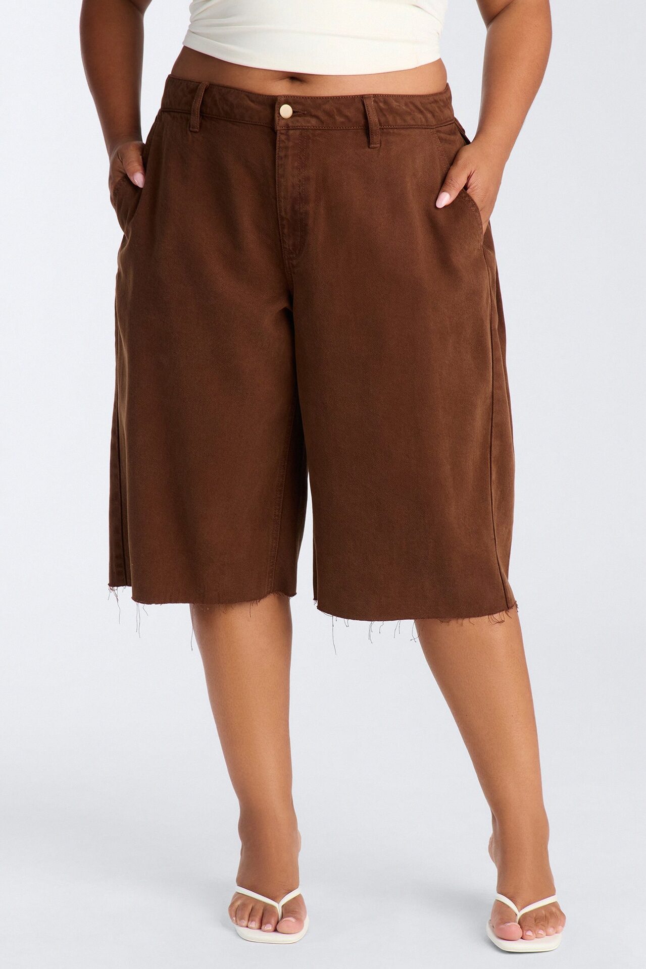 Caroline Twill Side Pleat Low Rise Bermuda Short - Brown