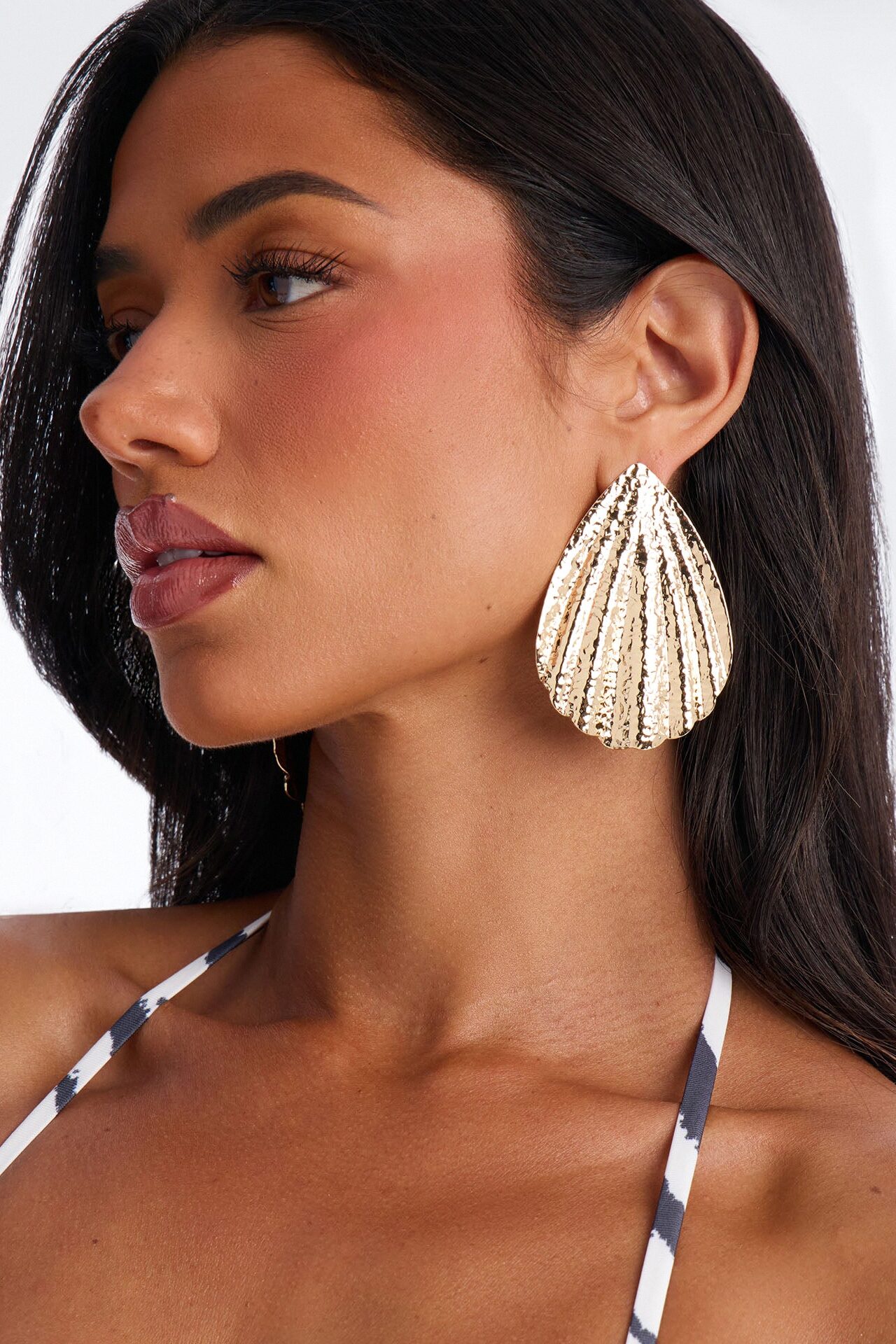 Hear The Waves Drop Earrings - Gold