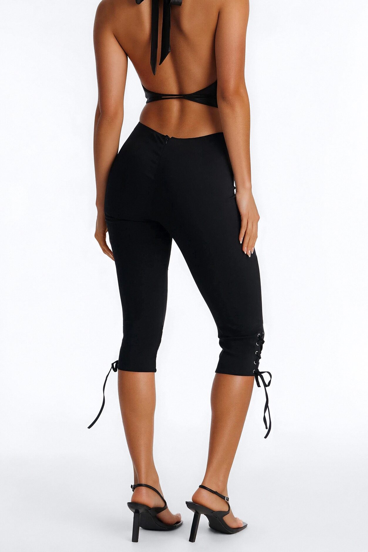Inara Mid Rise Skinny Capri Pant - Black