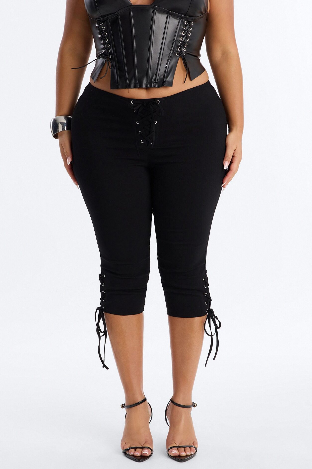Inara Mid Rise Skinny Capri Pant - Black