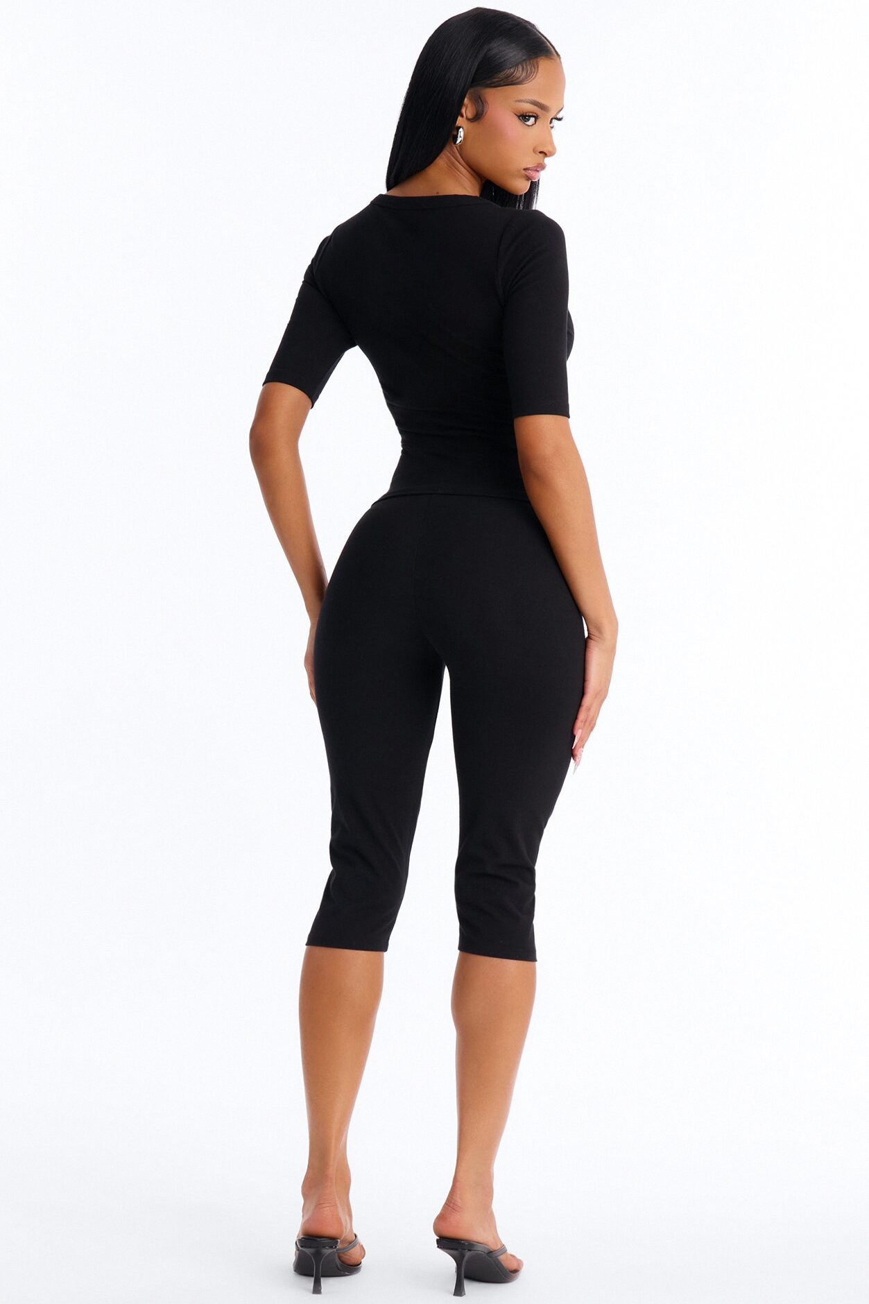 Quinn Low Rise Pedal Pusher Capri Legging - Black