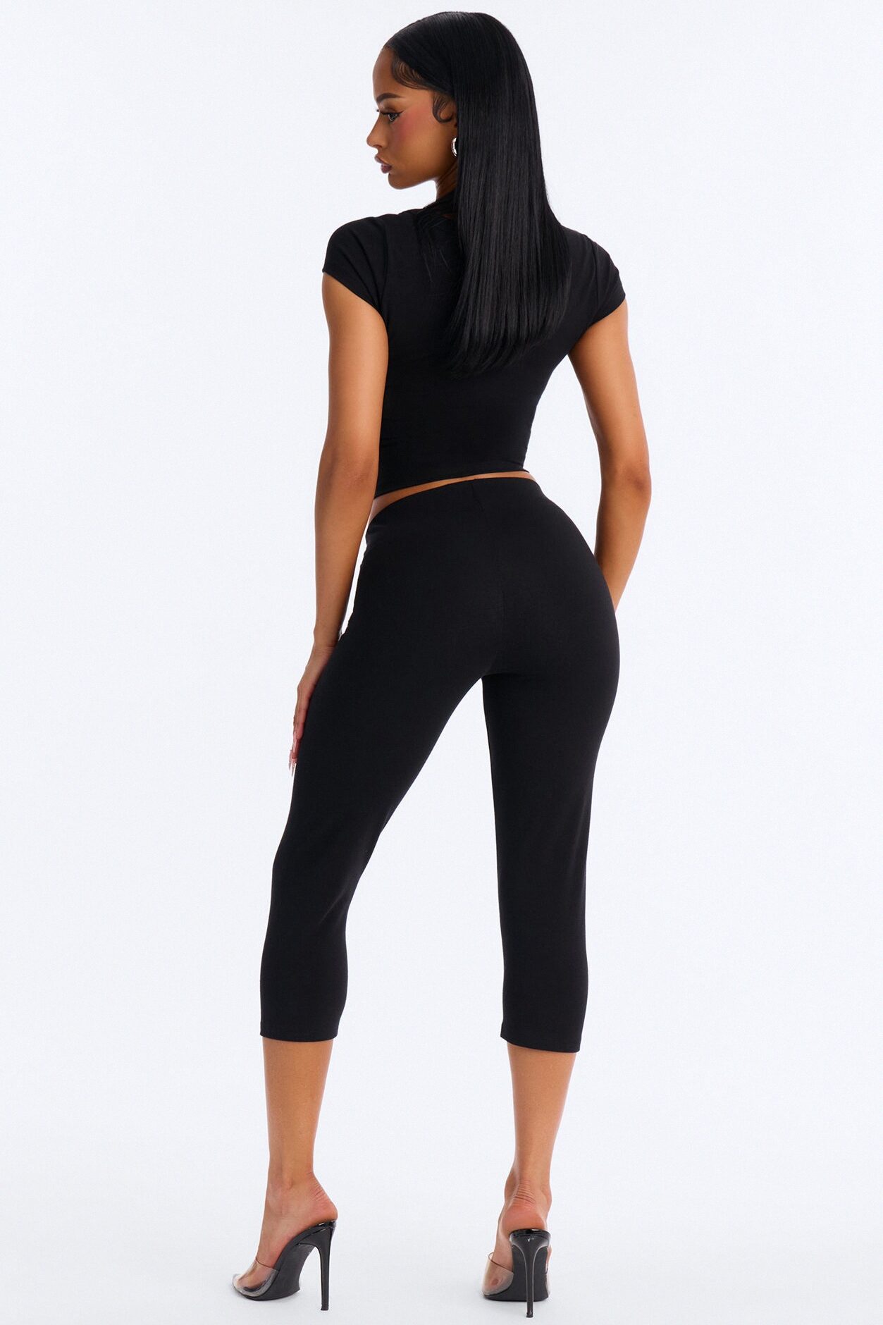 Quinn Low Rise Capri Legging - Black