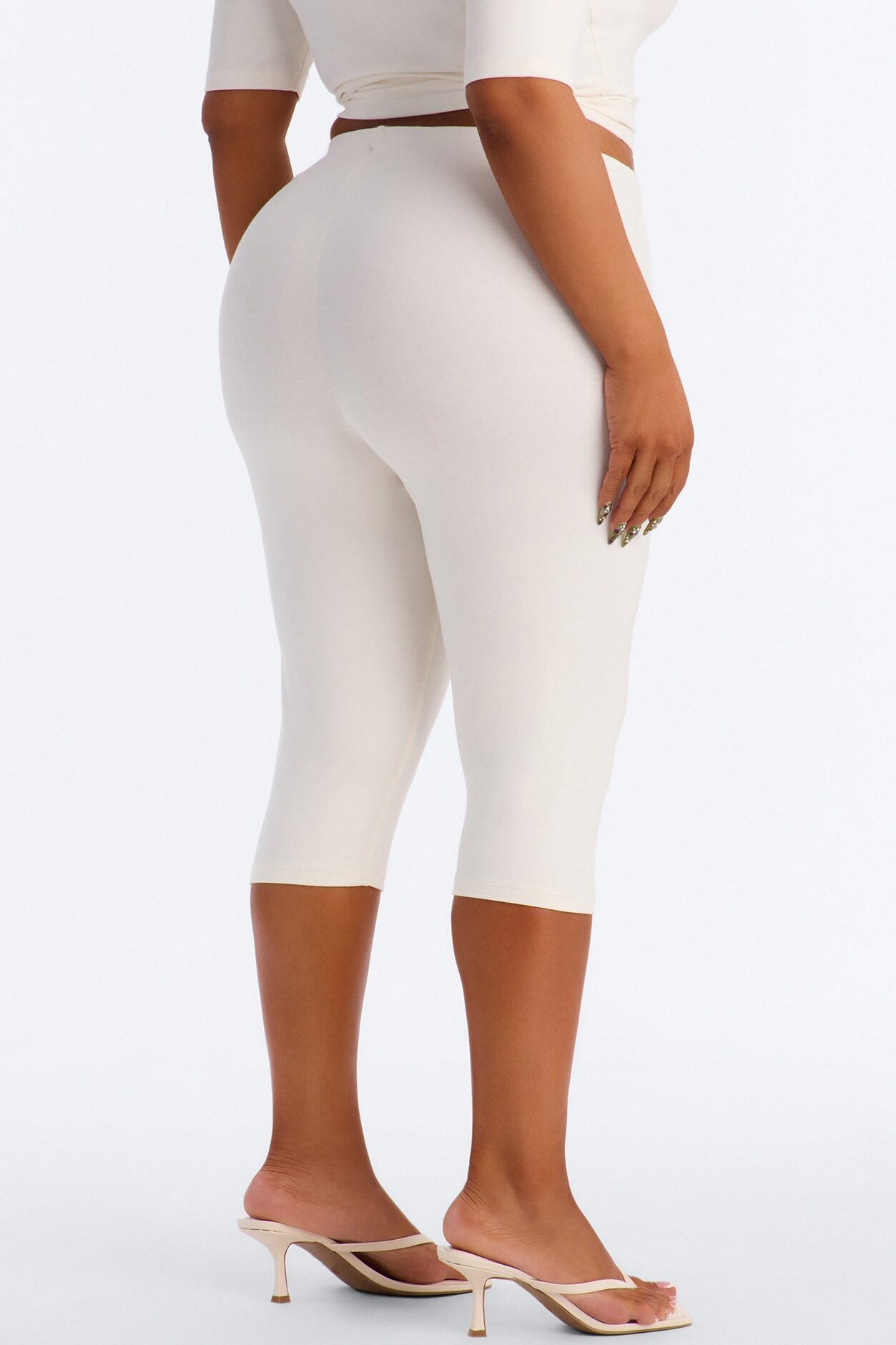 Quinn Low Rise Pedal Pusher Capri Legging - Cream