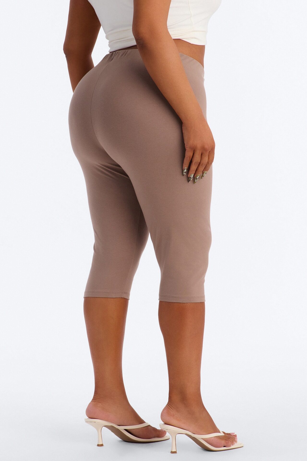 Quinn Low Rise Pedal Pusher Capri Legging - Taupe