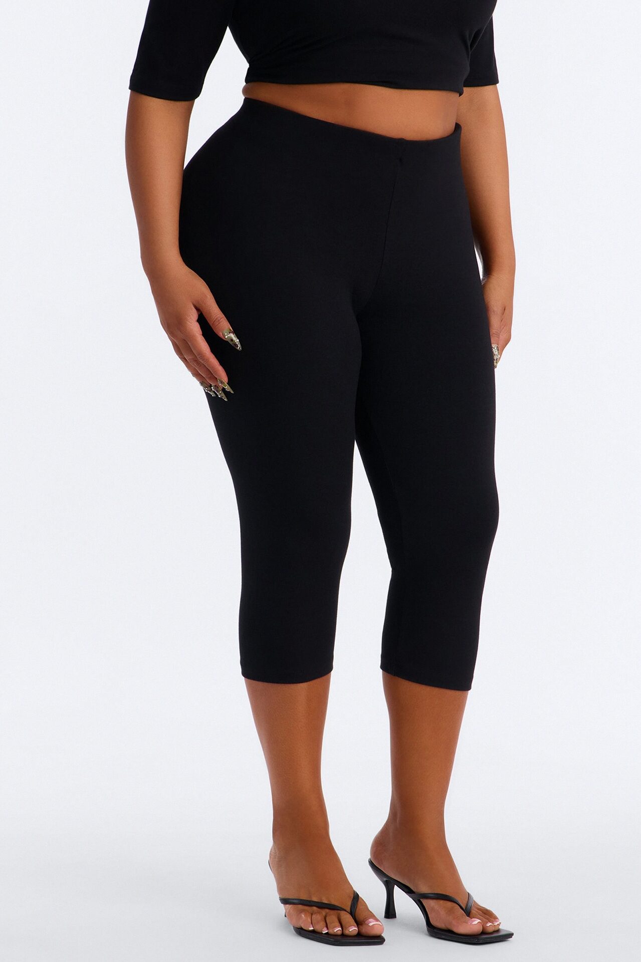 Quinn Low Rise Capri Legging - Black