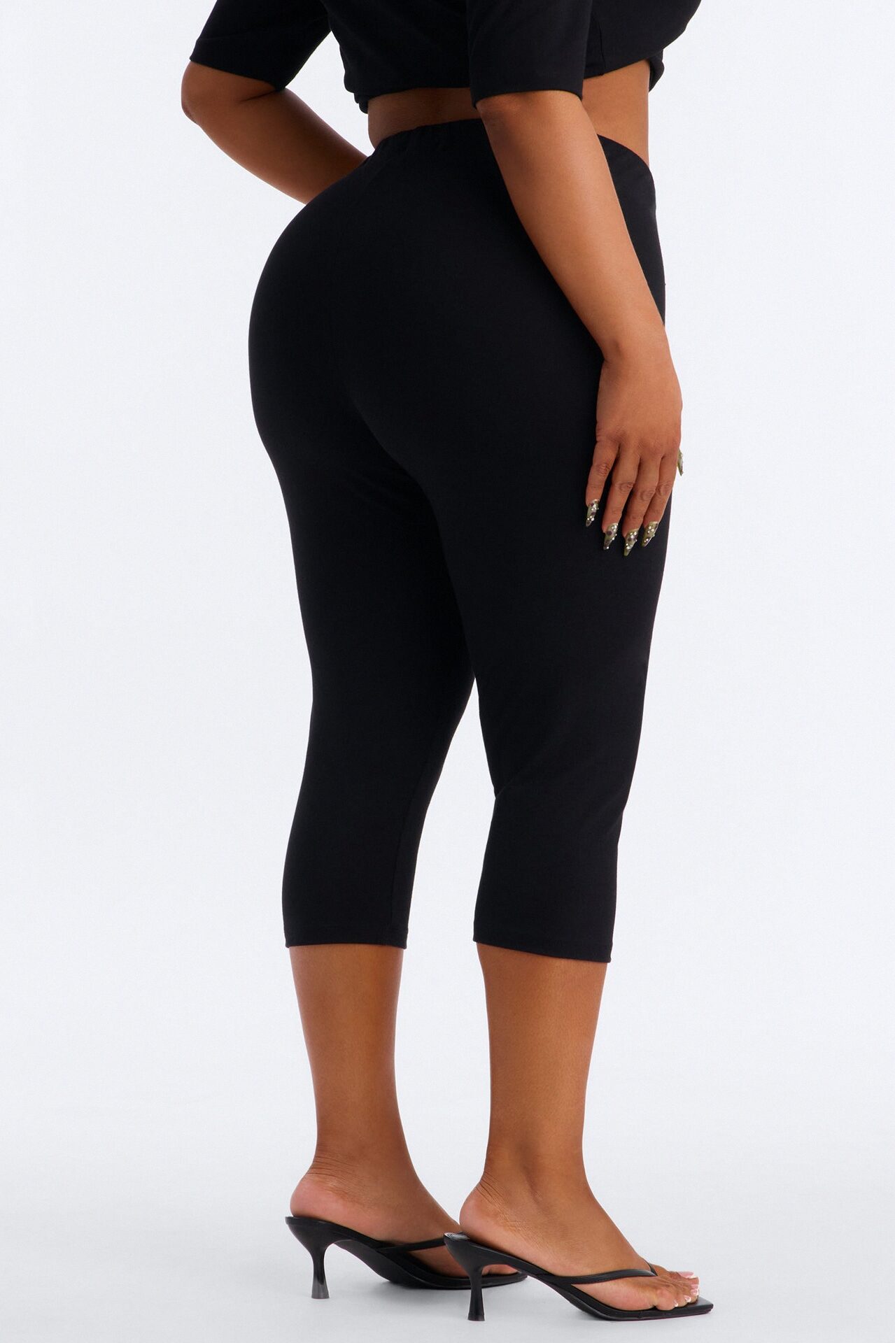 Quinn Low Rise Capri Legging - Black
