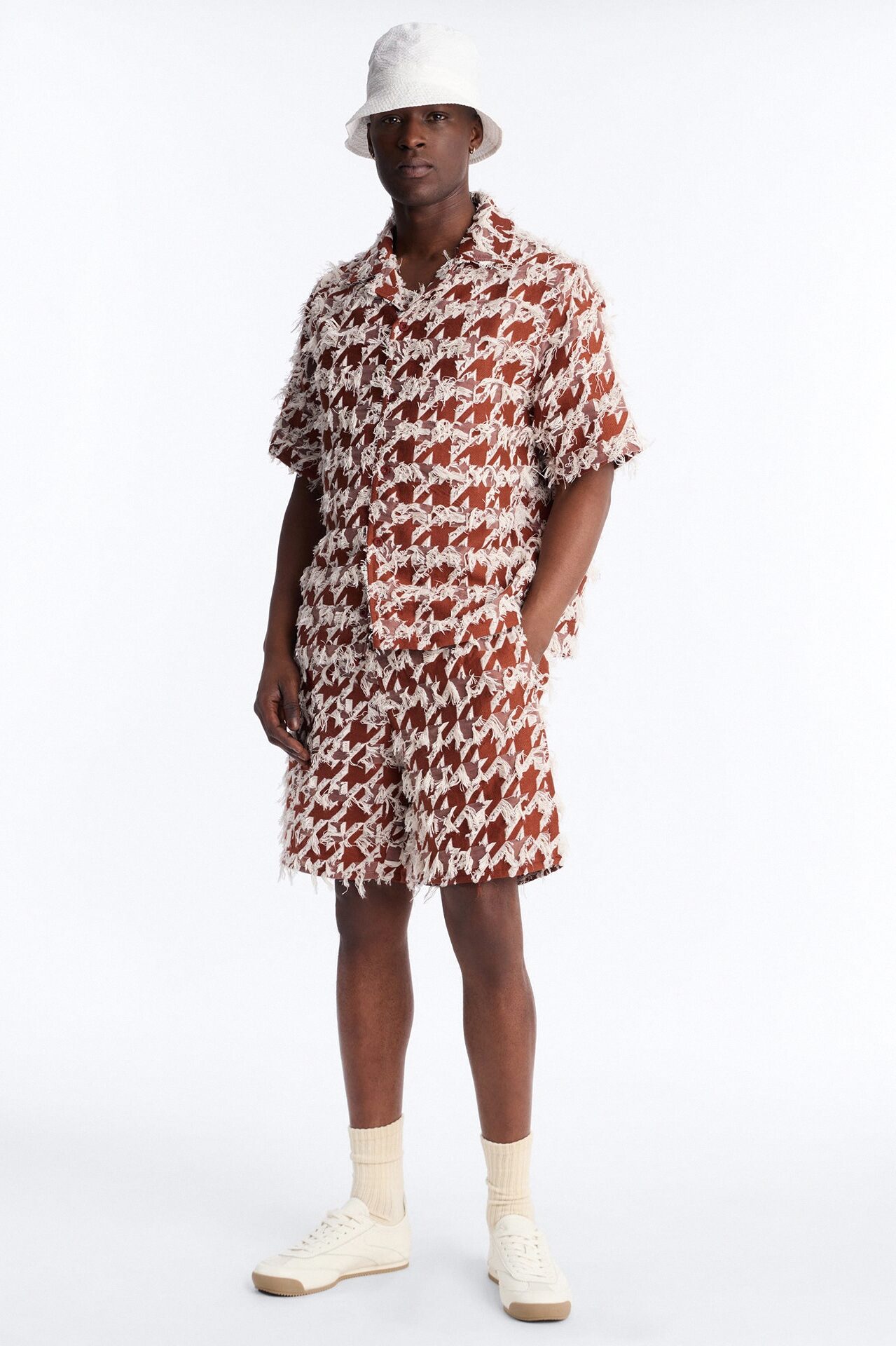 Relaxed Houndstooth Nomad Short - Brown
